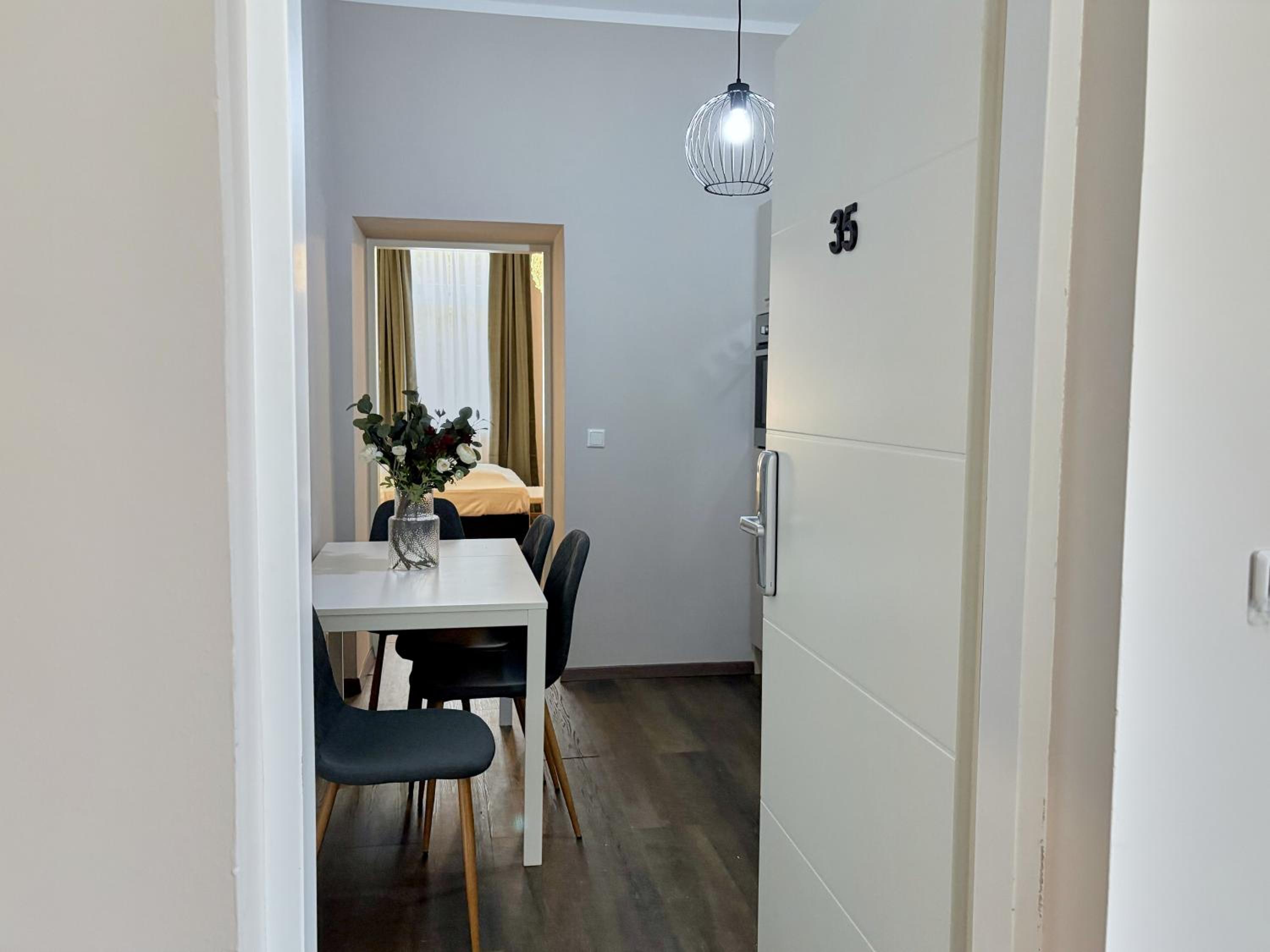 Balkon I Close to S-Bahn I 5 Minutes to Mall