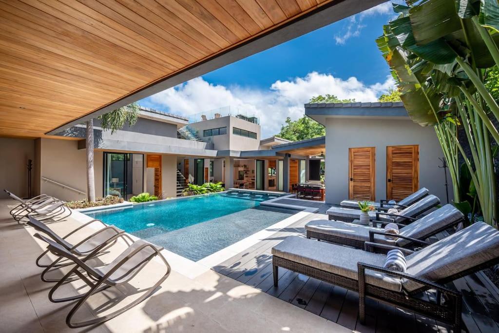 Luxury Modern Villa peterdobson433 at y ahoo com