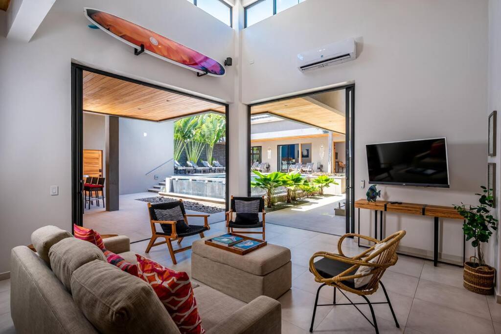 Luxury Modern Villa peterdobson433 at y ahoo com