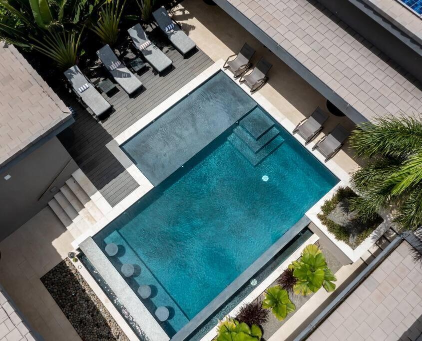 Luxury Modern Villa peterdobson433 at y ahoo com