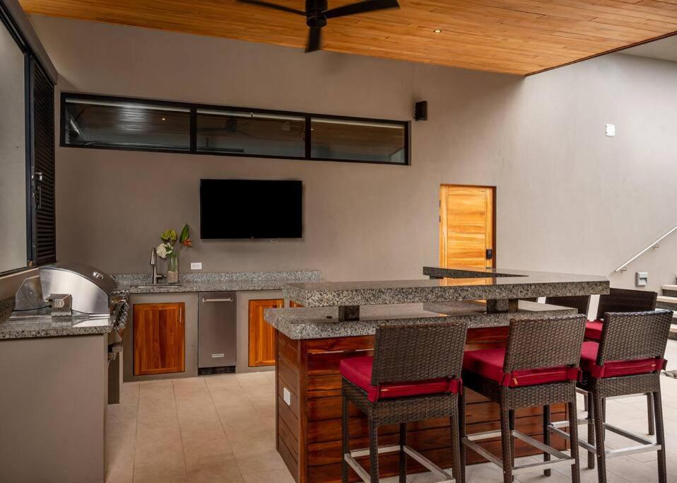 Luxury Modern Villa peterdobson433 at y ahoo com