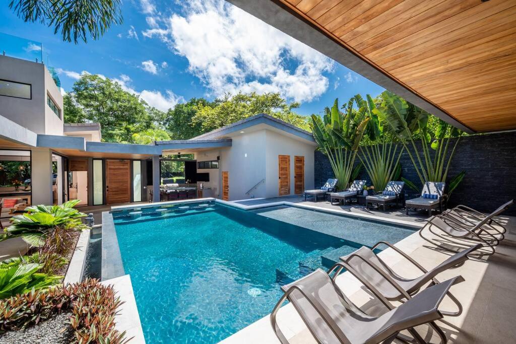 Luxury Modern Villa peterdobson433 at y ahoo com