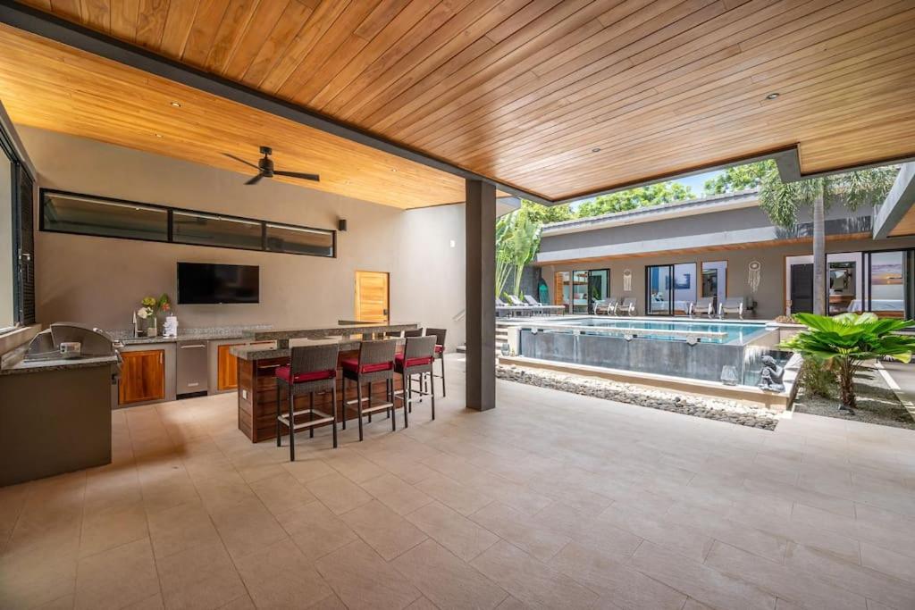 Luxury Modern Villa peterdobson433 at y ahoo com