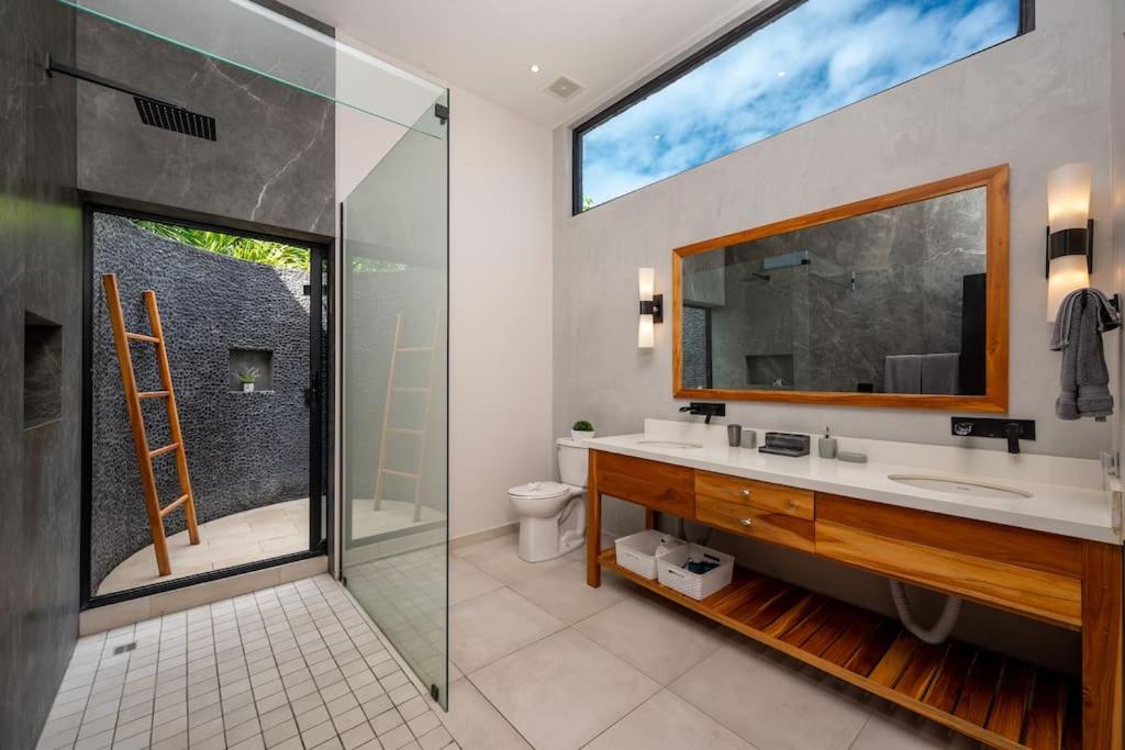 Luxury Modern Villa peterdobson433 at y ahoo com