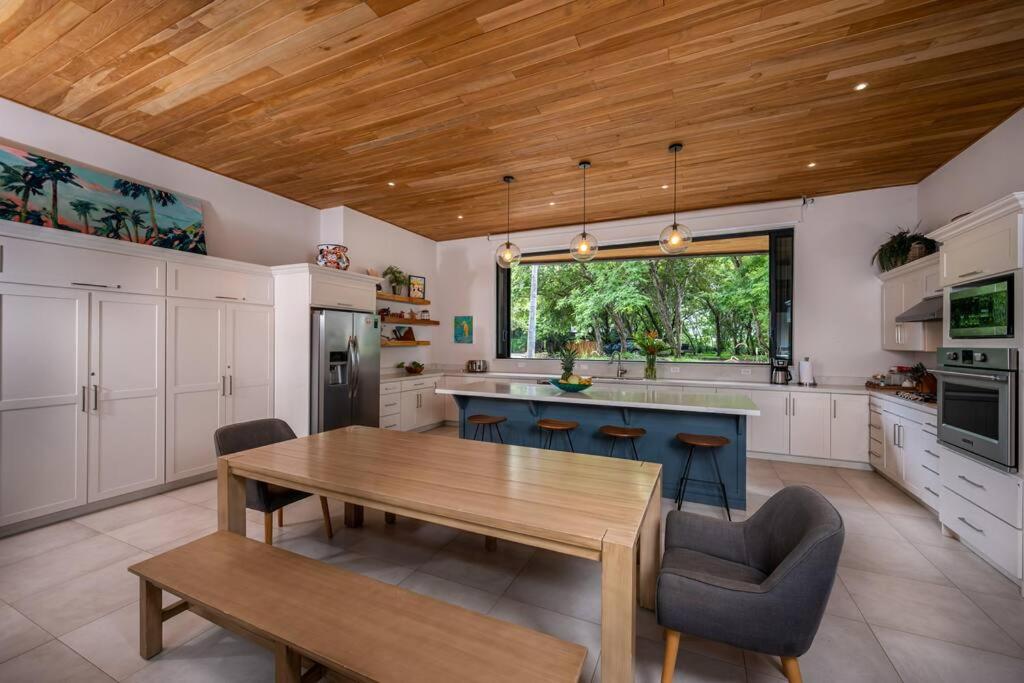 Luxury Modern Villa peterdobson433 at y ahoo com