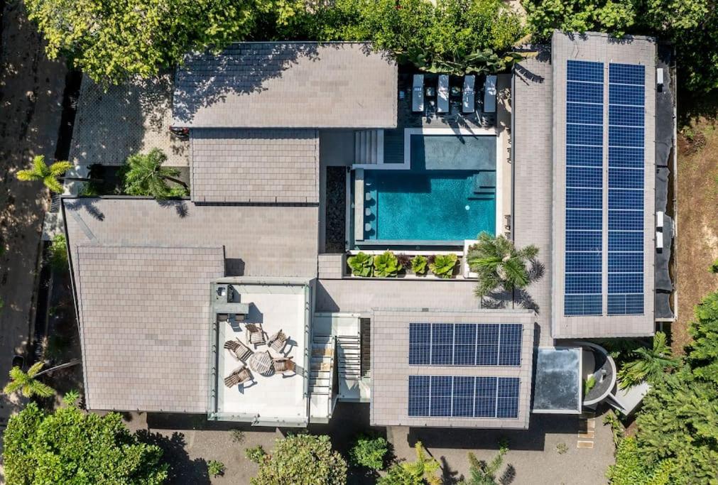 Luxury Modern Villa peterdobson433 at y ahoo com
