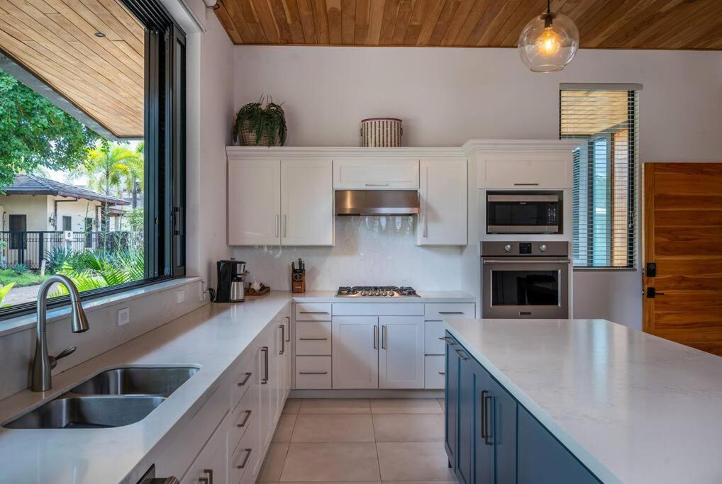 Luxury Modern Villa peterdobson433 at y ahoo com