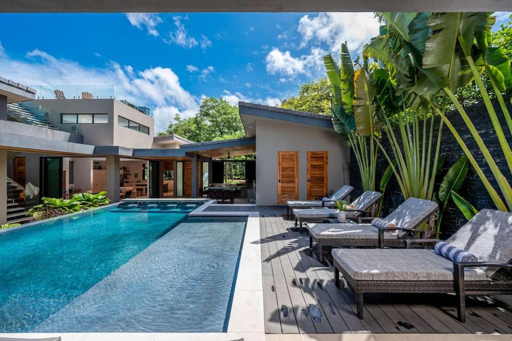 Luxury Modern Villa peterdobson433 at y ahoo com