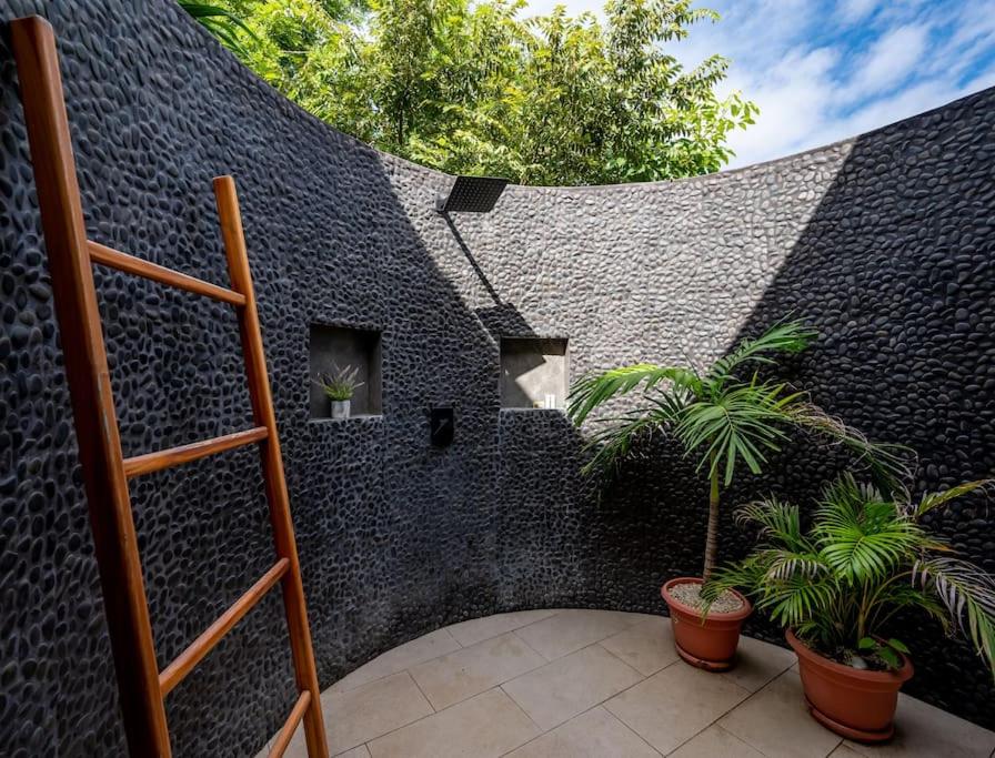 Luxury Modern Villa peterdobson433 at y ahoo com