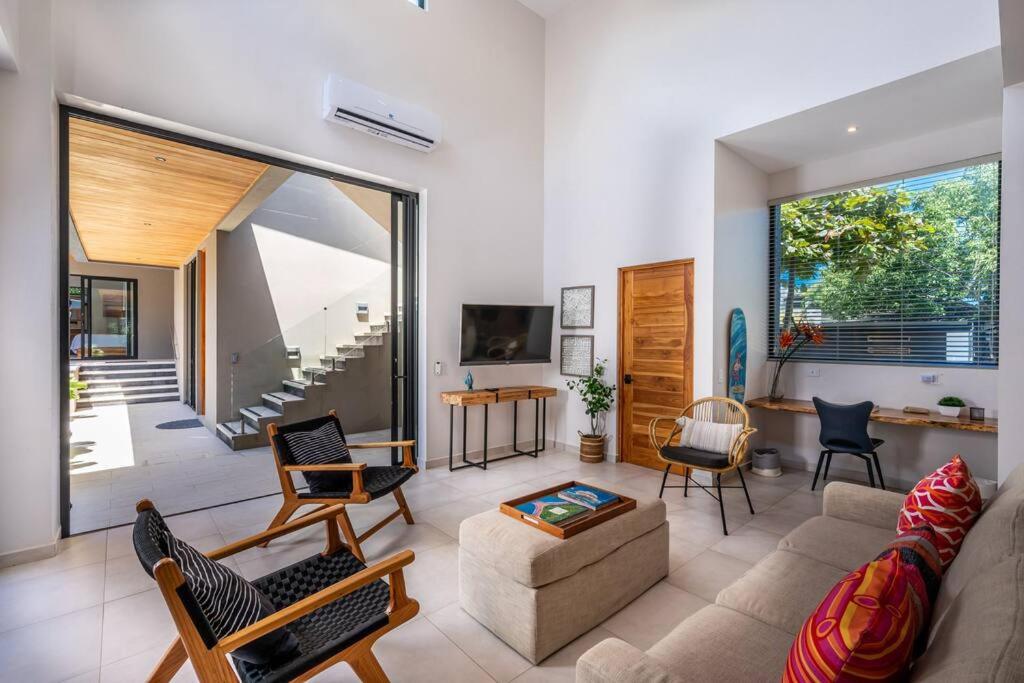 Luxury Modern Villa peterdobson433 at y ahoo com