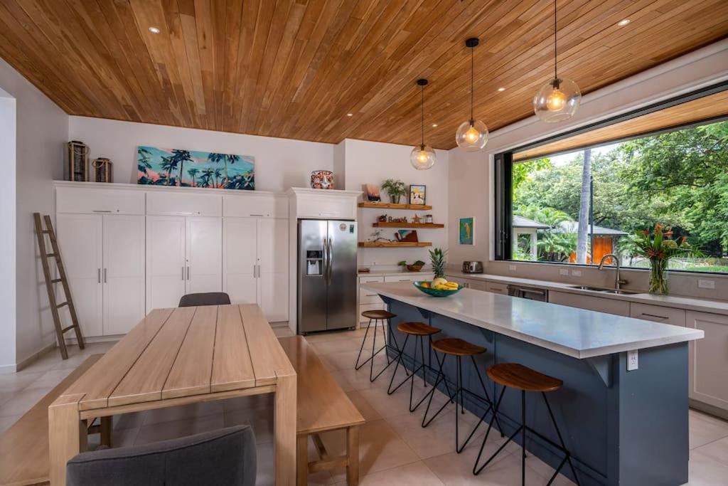 Luxury Modern Villa peterdobson433 at y ahoo com