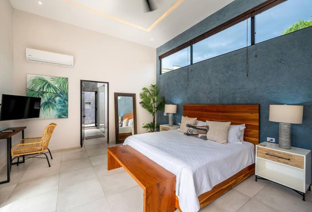 Luxury Modern Villa peterdobson433 at y ahoo com