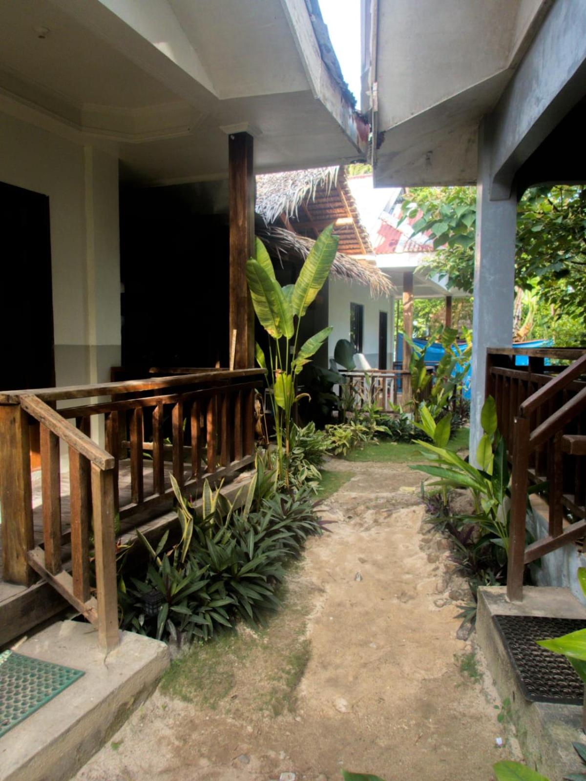 TOBY HOUSE SiARGAO