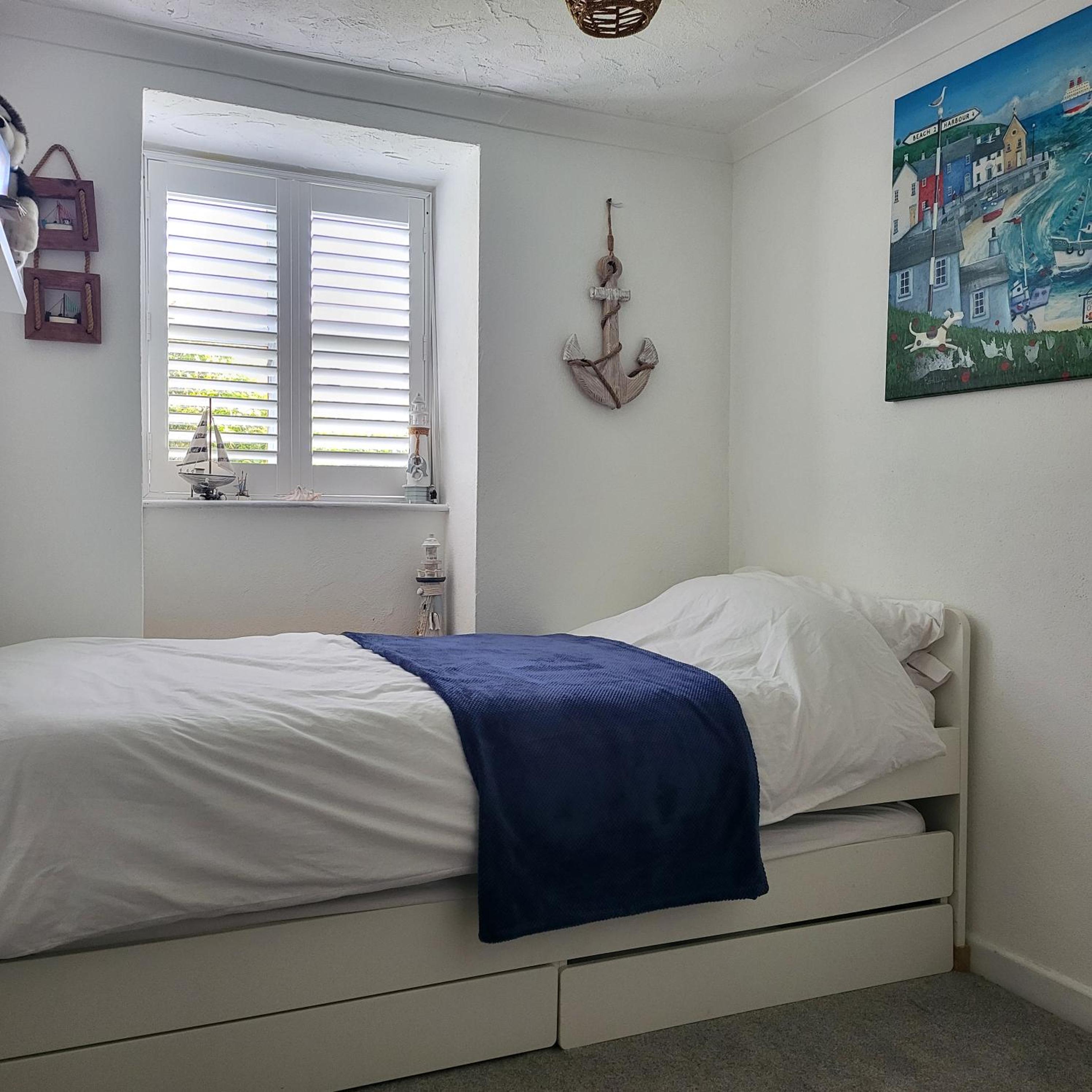 St Just Cottage - Beautiful 3 bed in the heart of St Just with a Fish & Chip Shop, Cafes and 4 local Pubs view 2