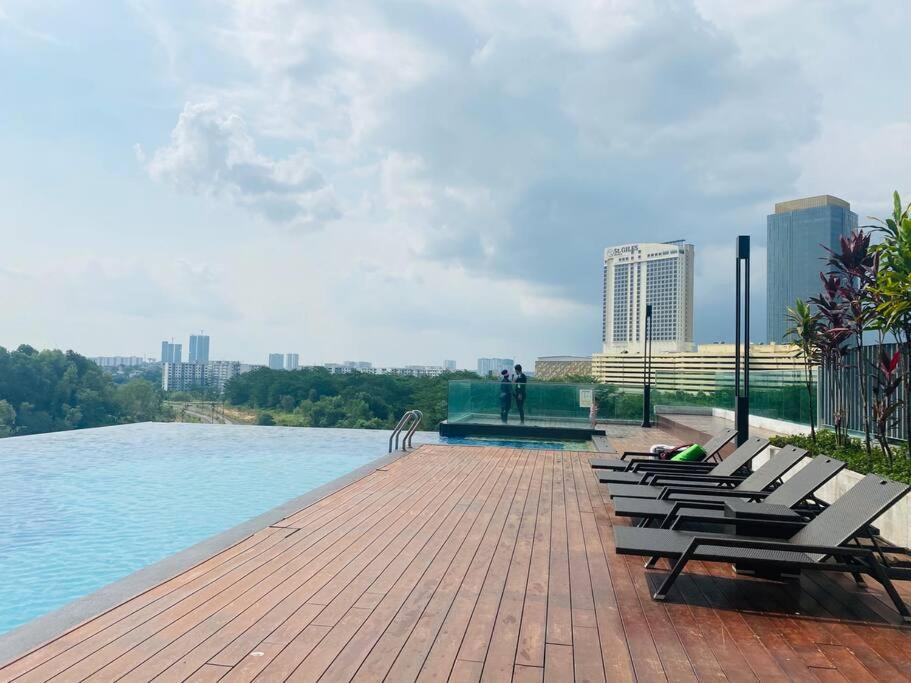 S01 MidValley Mosaic Southkey 2BR High Floor