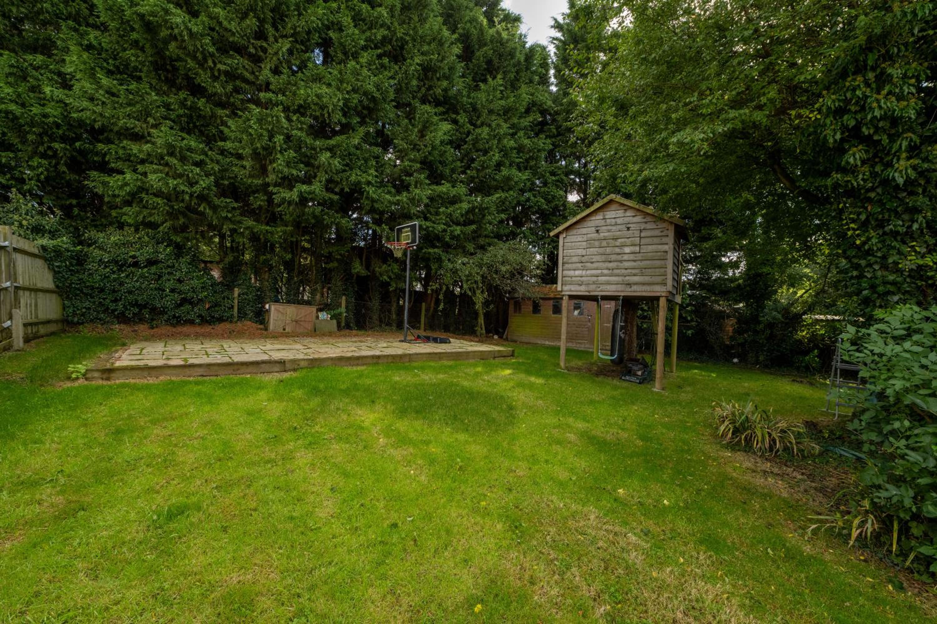17 century character cottage view 4