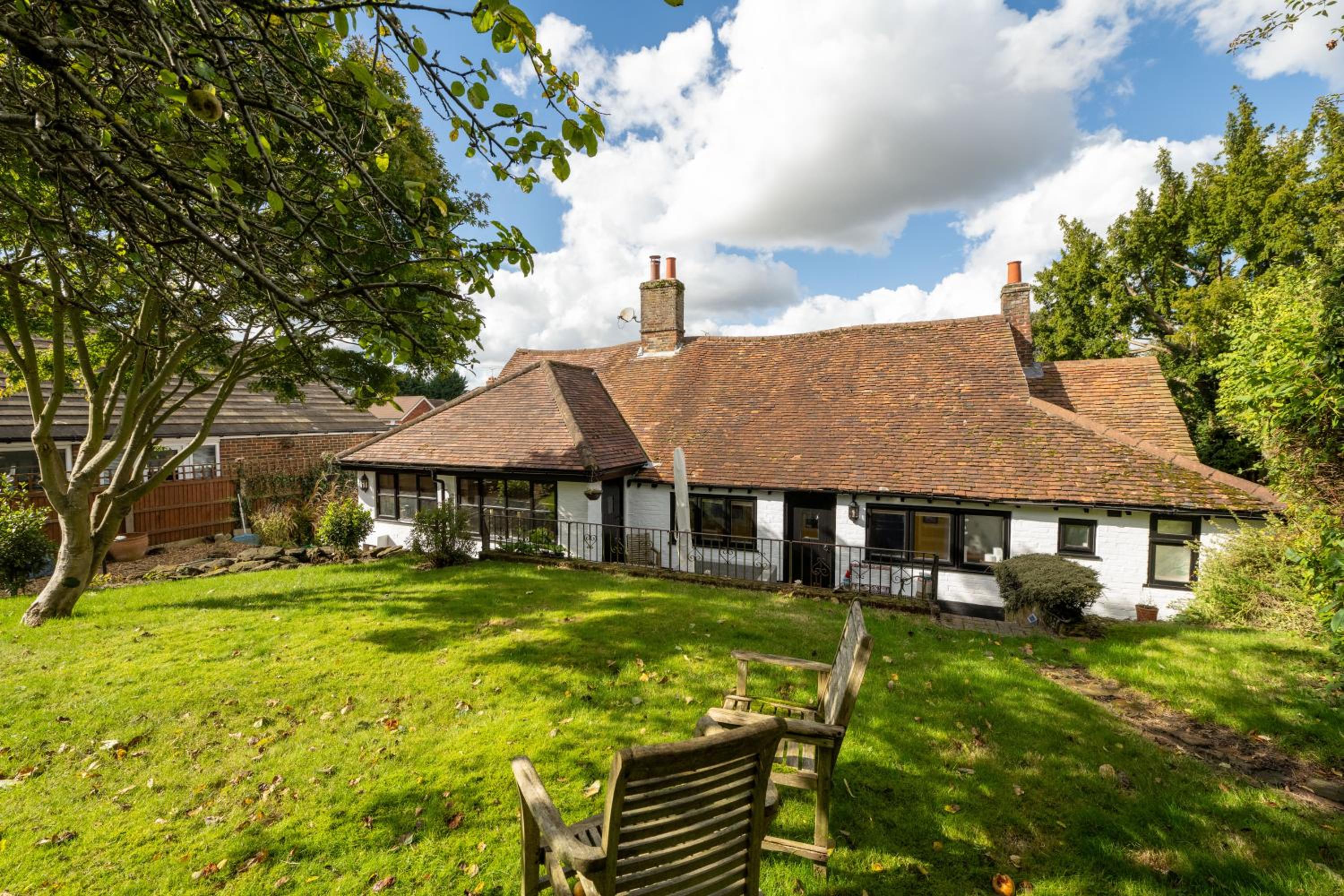 17 century character cottage view 5