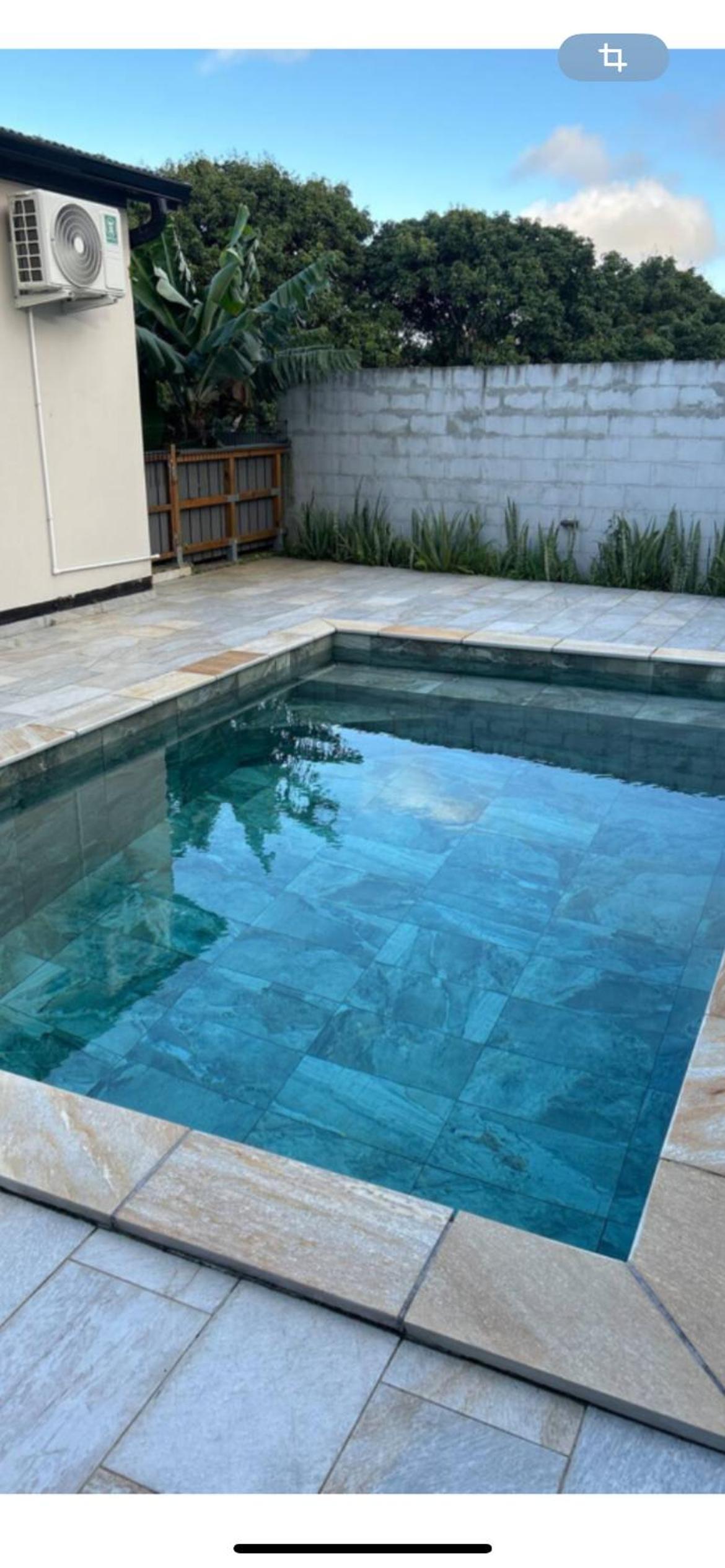 Chambre privée dans Villa avec piscine