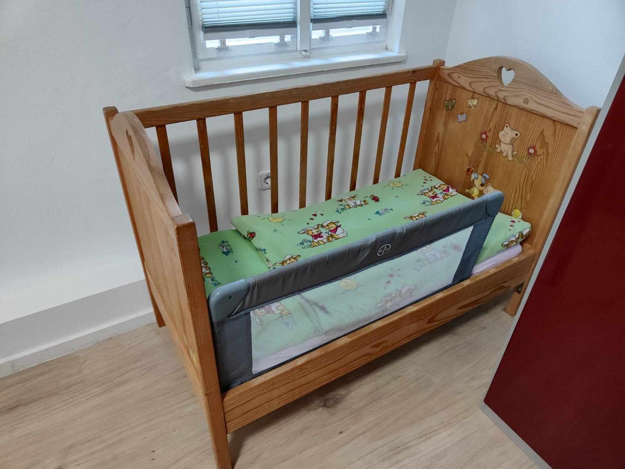 baby crib