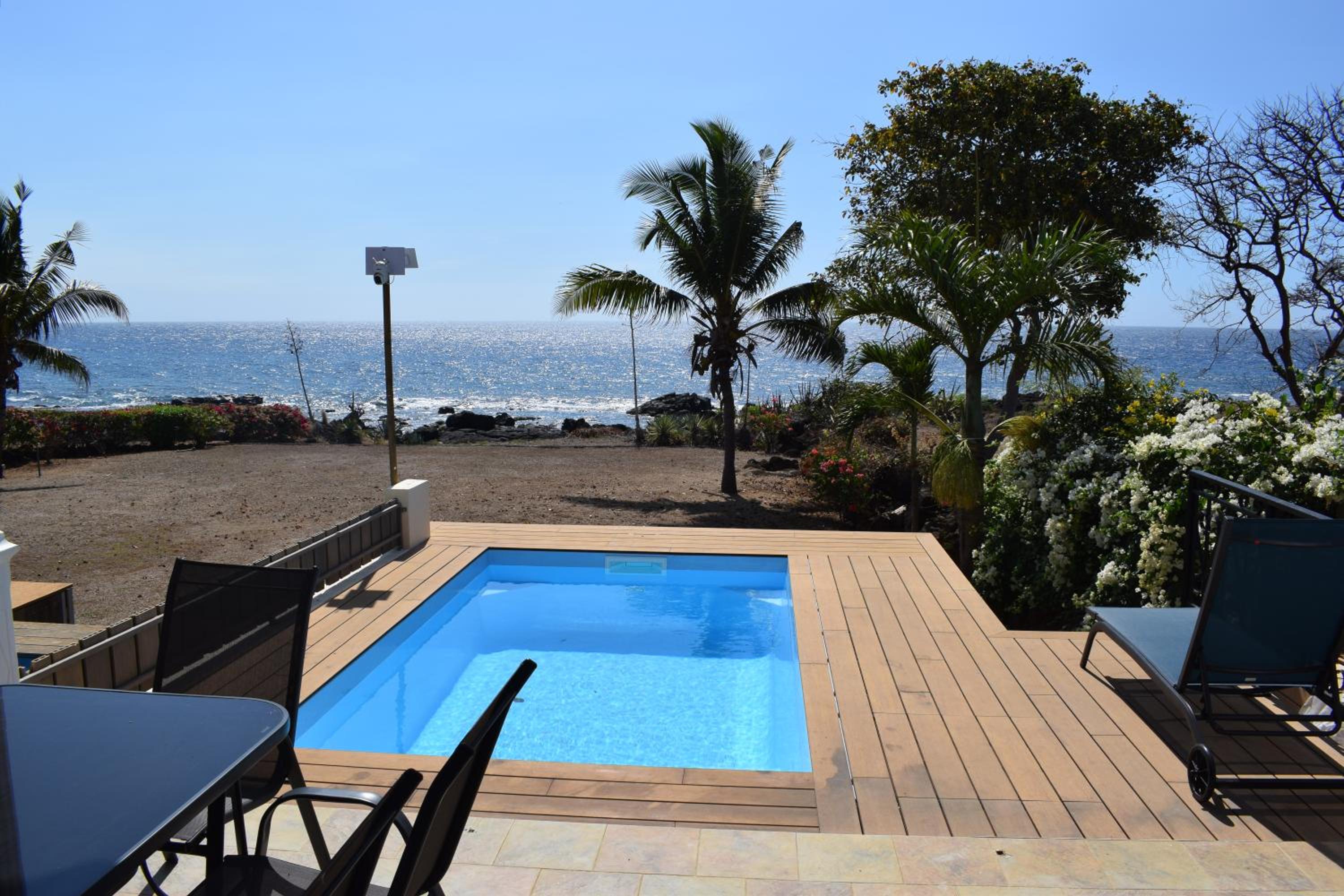 Le Rocher Sea Front Villa view 3