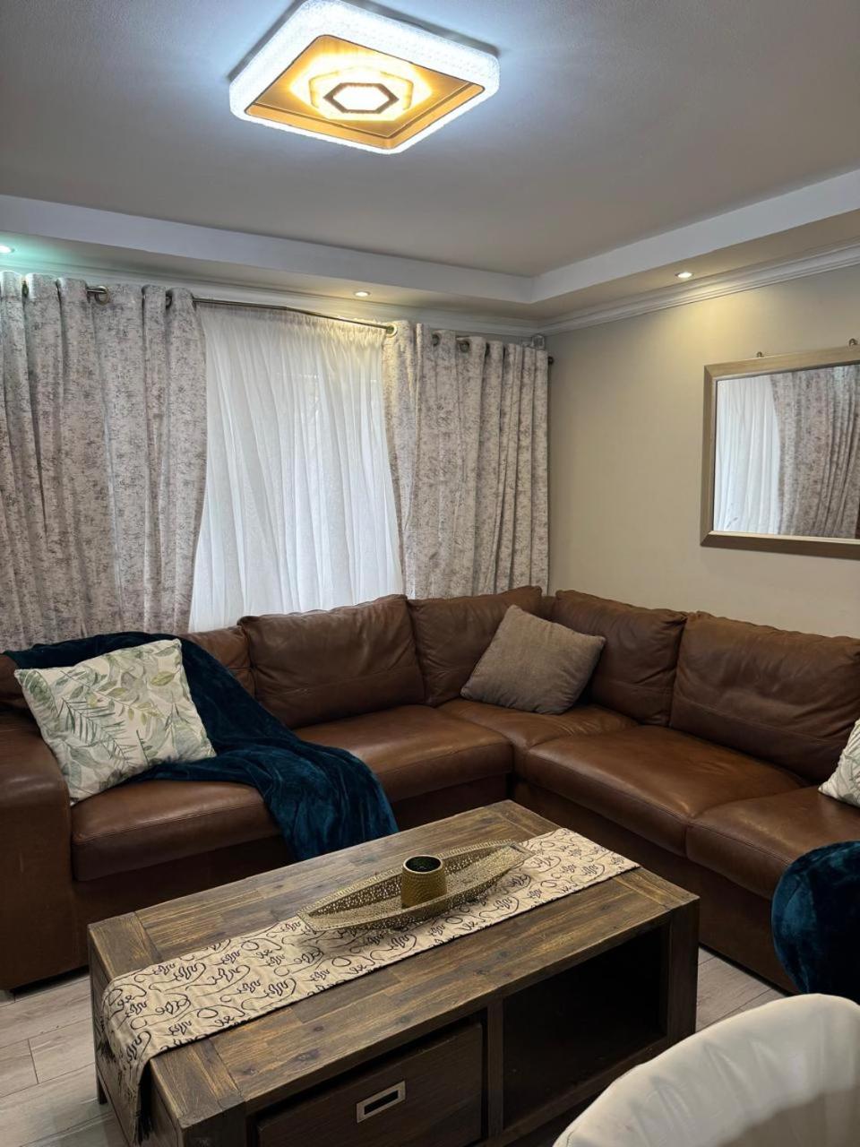 Self catering three bedroom view 5