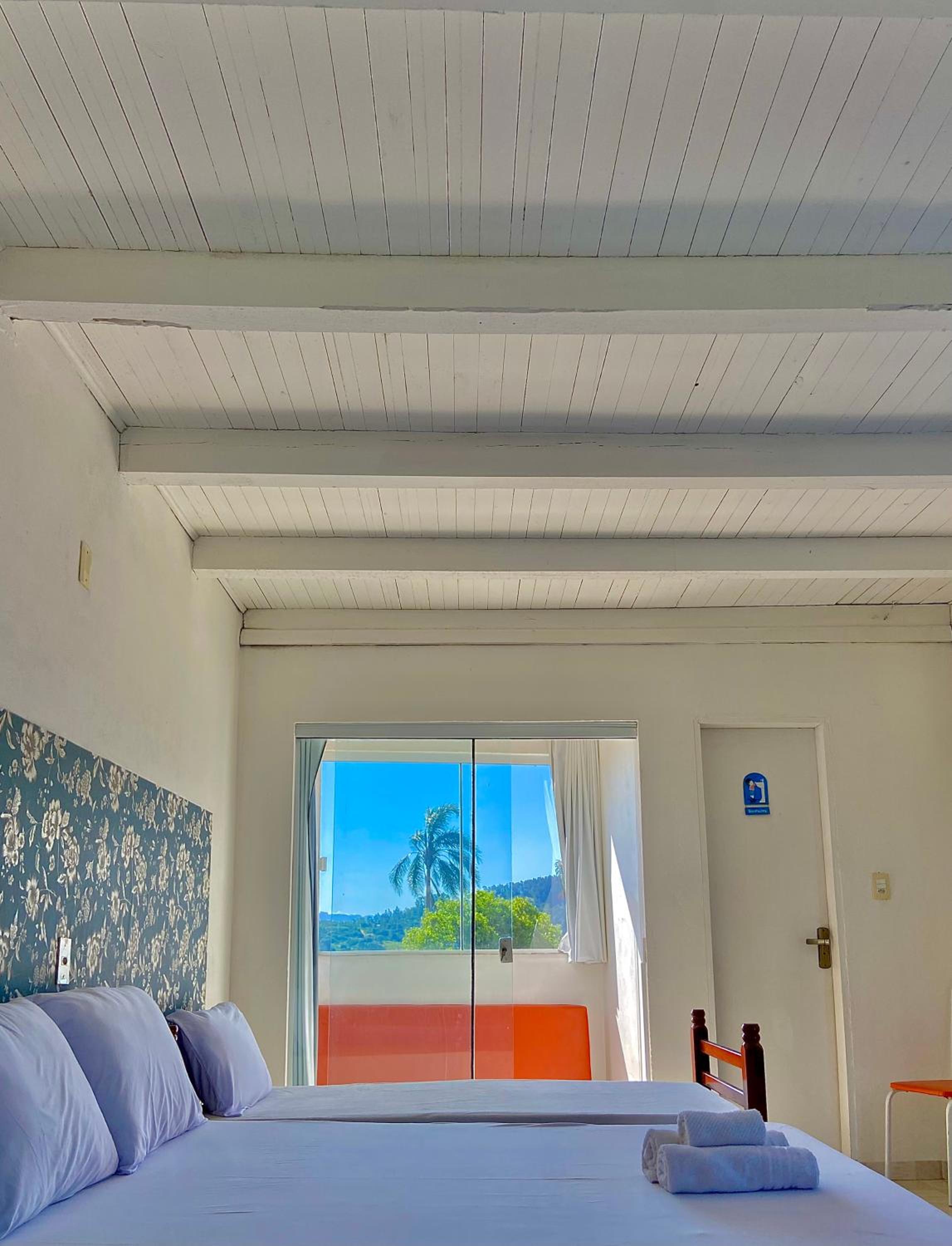 Casa com piscina, hidro e uma vista linda da lagoa