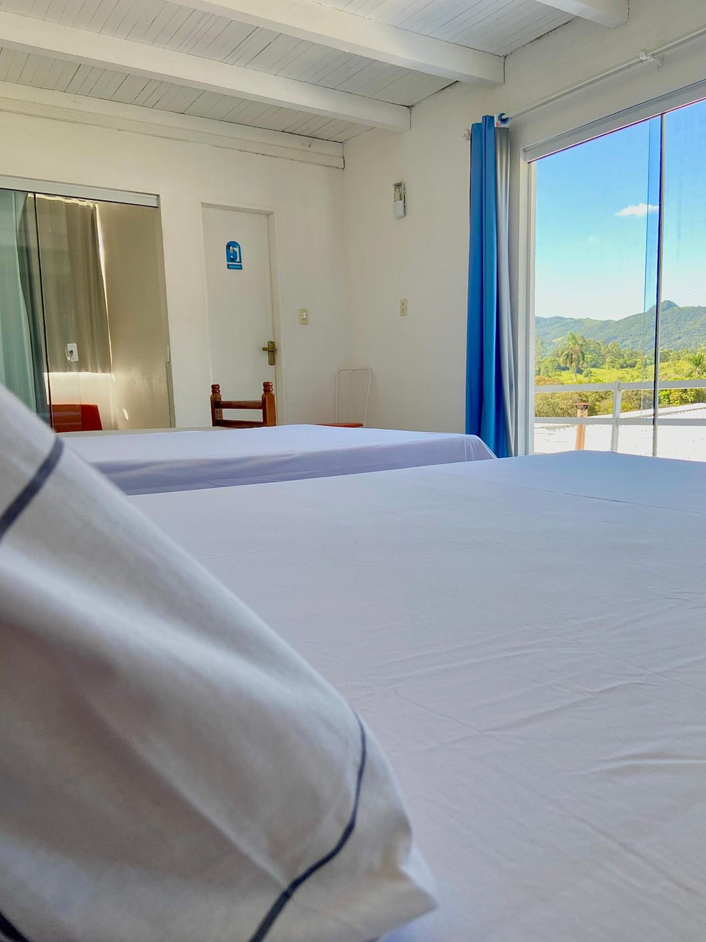 Casa com piscina, hidro e uma vista linda da lagoa