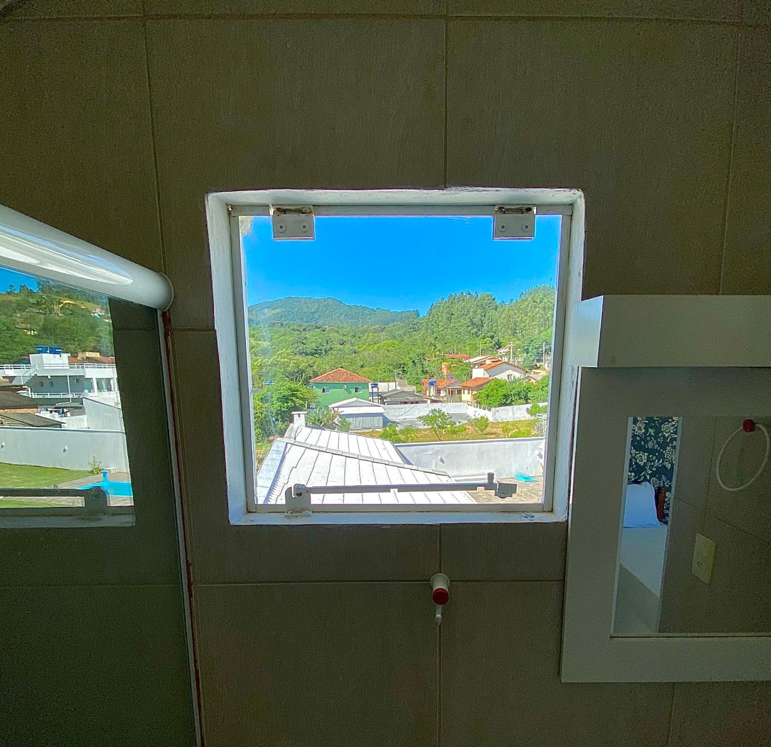 Casa com piscina, hidro e uma vista linda da lagoa