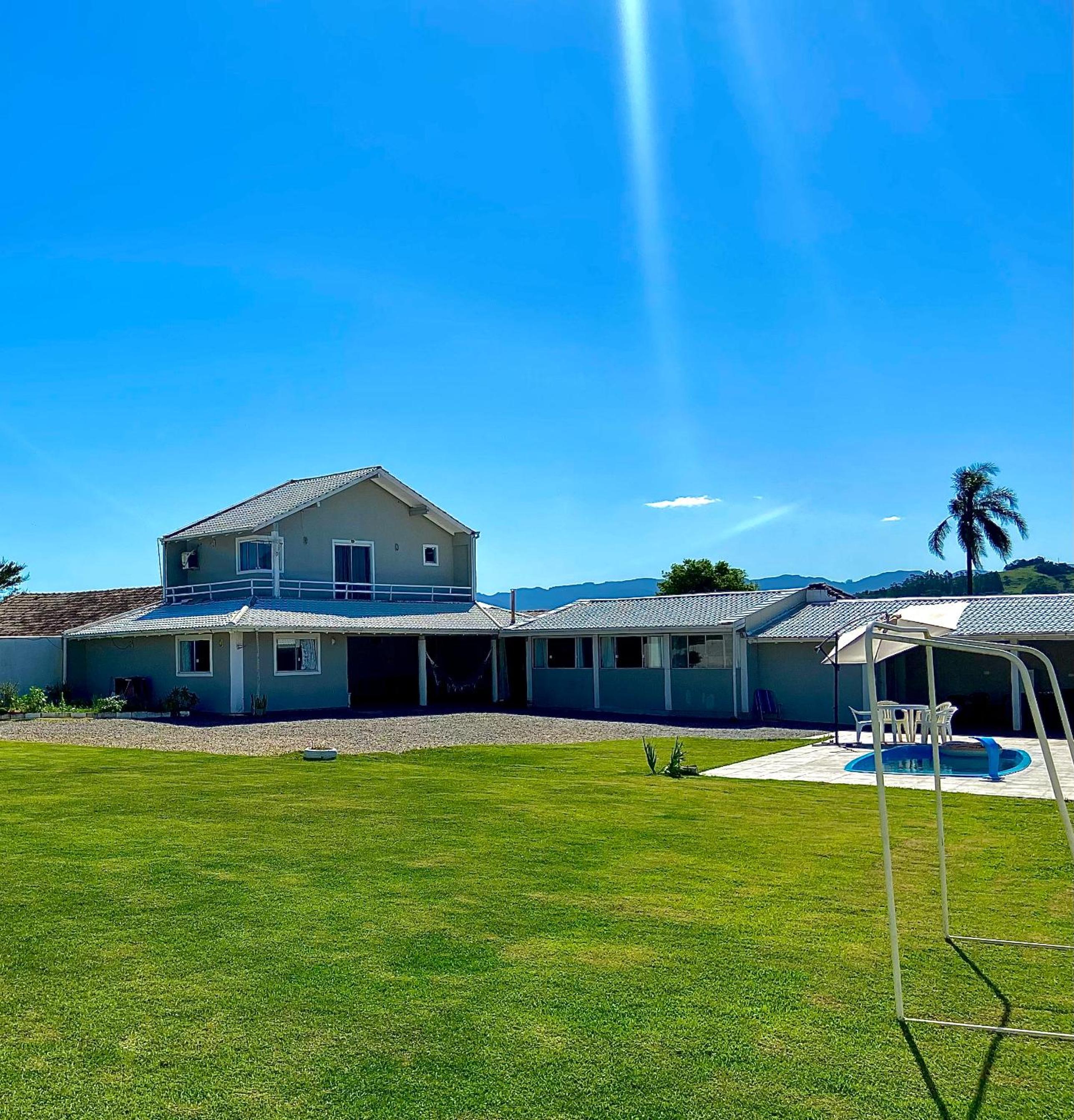 Casa com piscina, hidro e uma vista linda da lagoa