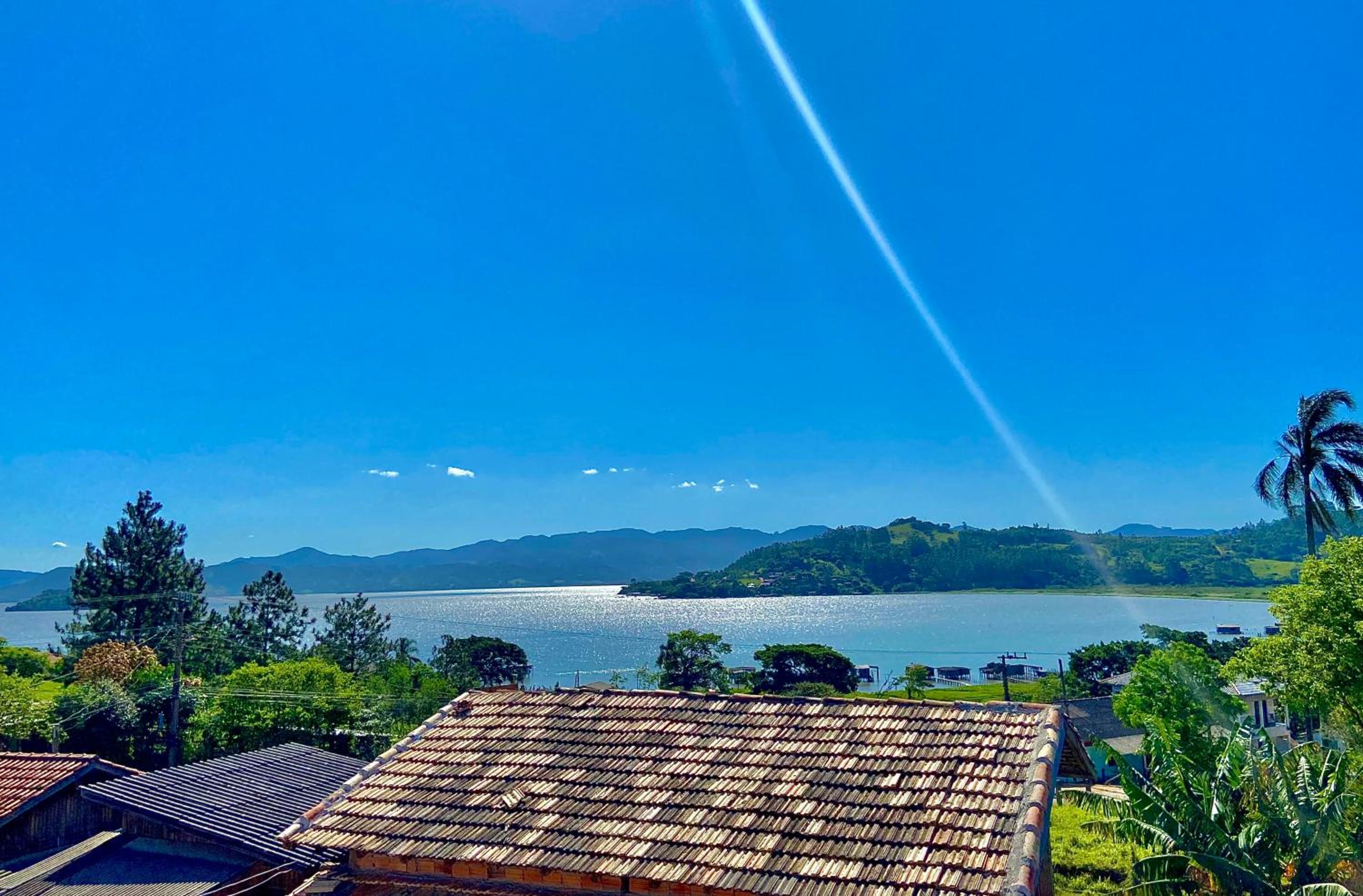 Casa com piscina, hidro e uma vista linda da lagoa