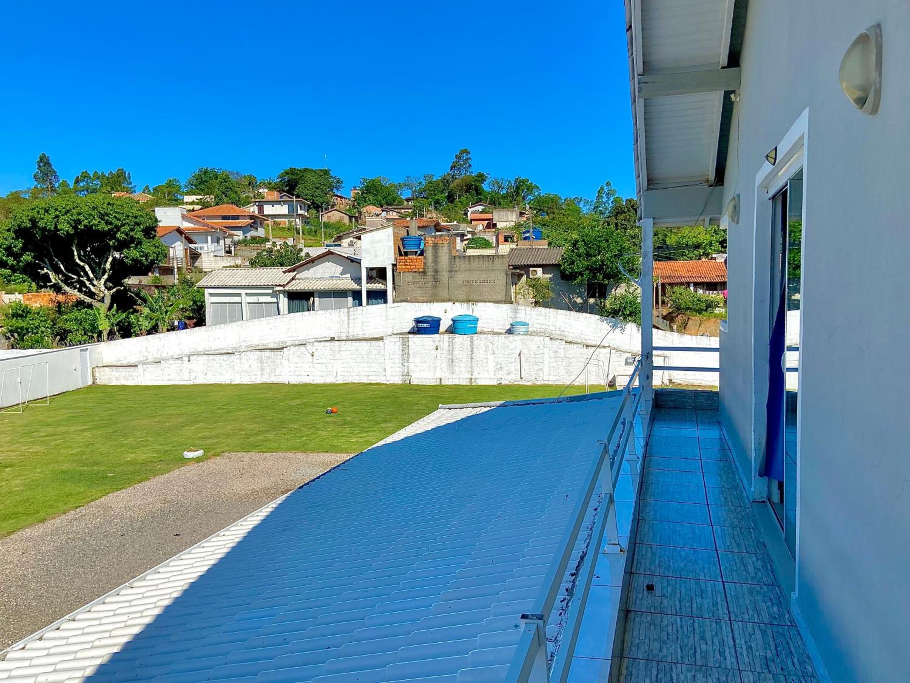 Casa com piscina, hidro e uma vista linda da lagoa