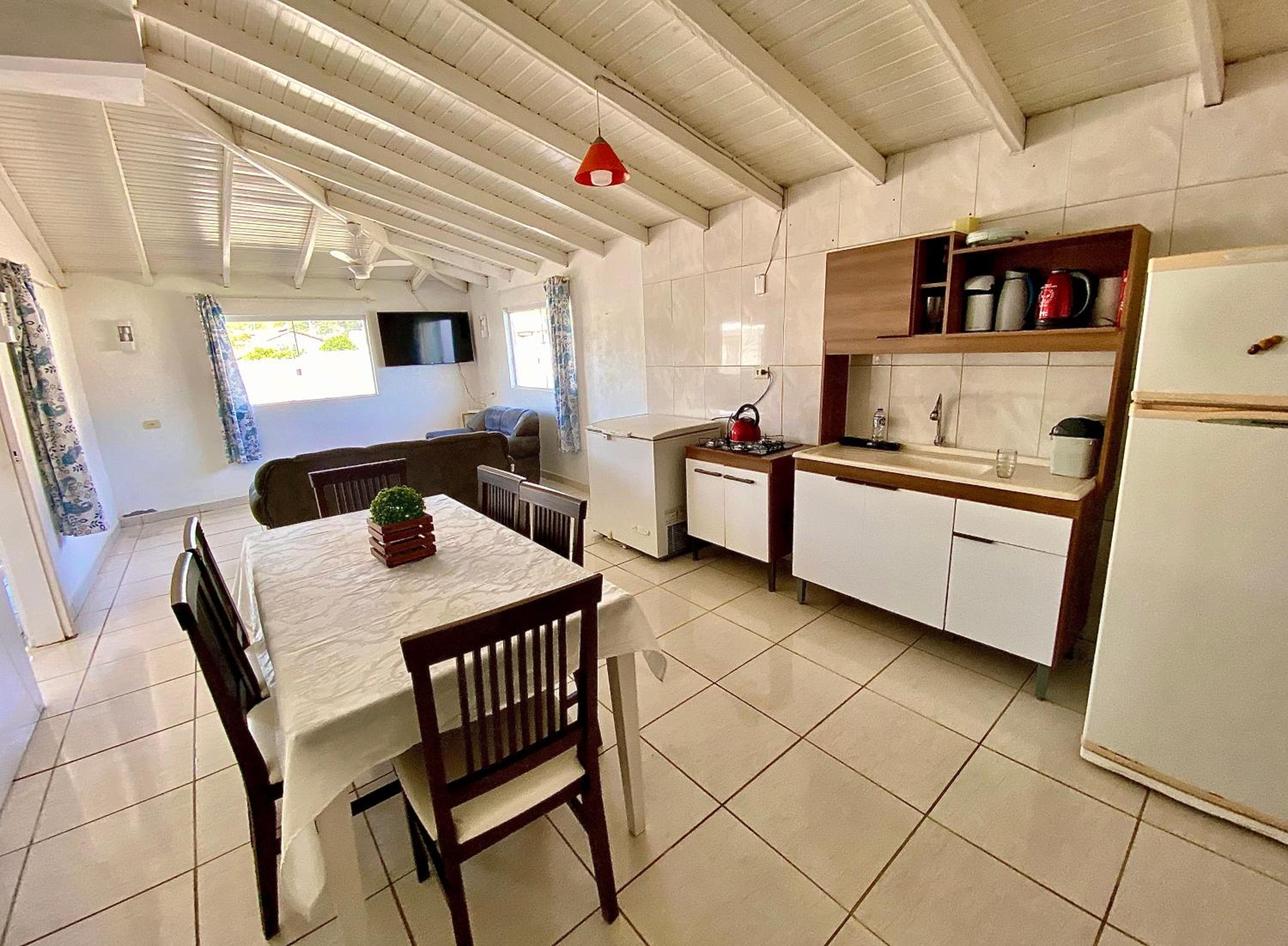 Casa com piscina, hidro e uma vista linda da lagoa