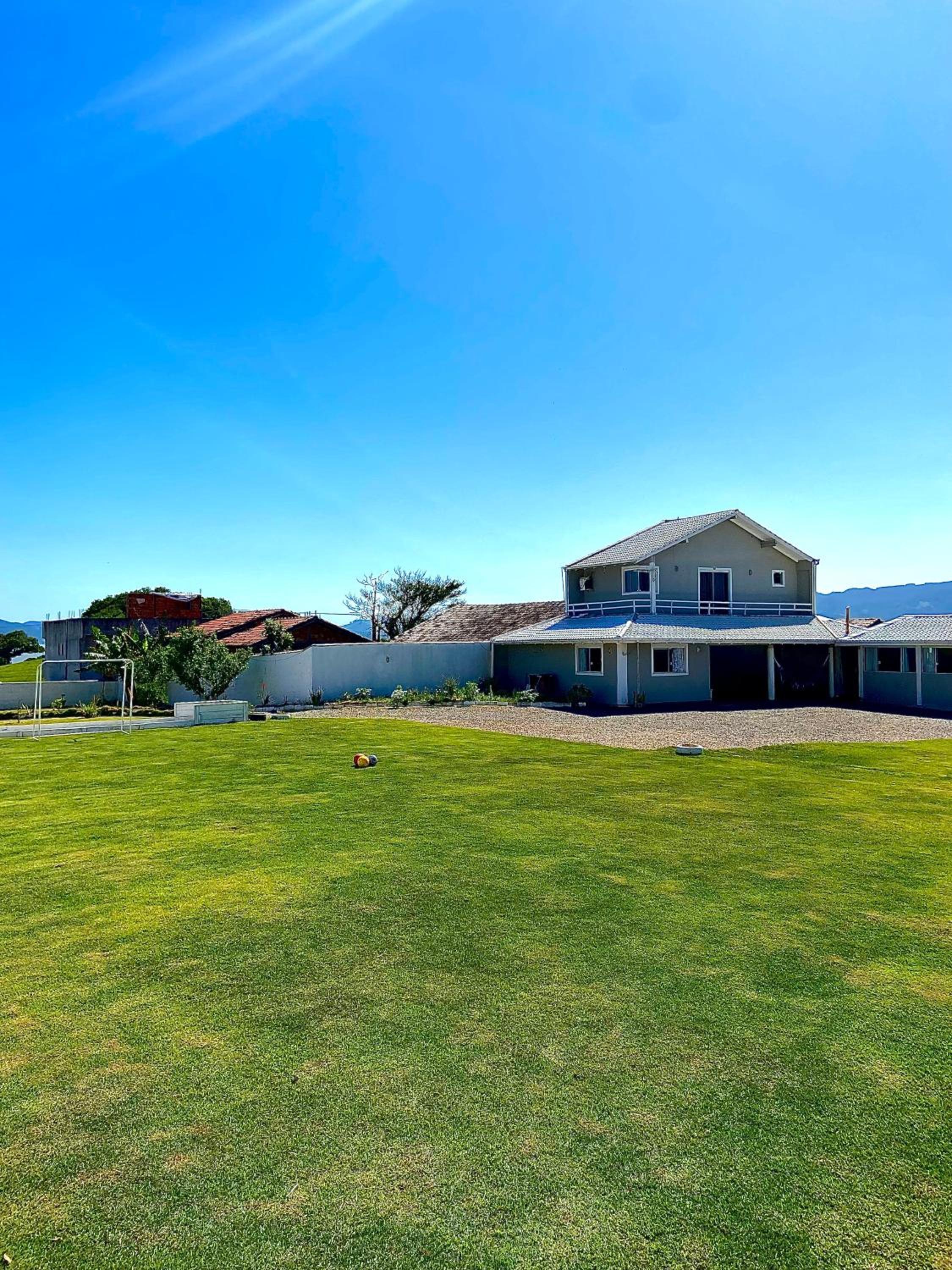Casa com piscina, hidro e uma vista linda da lagoa