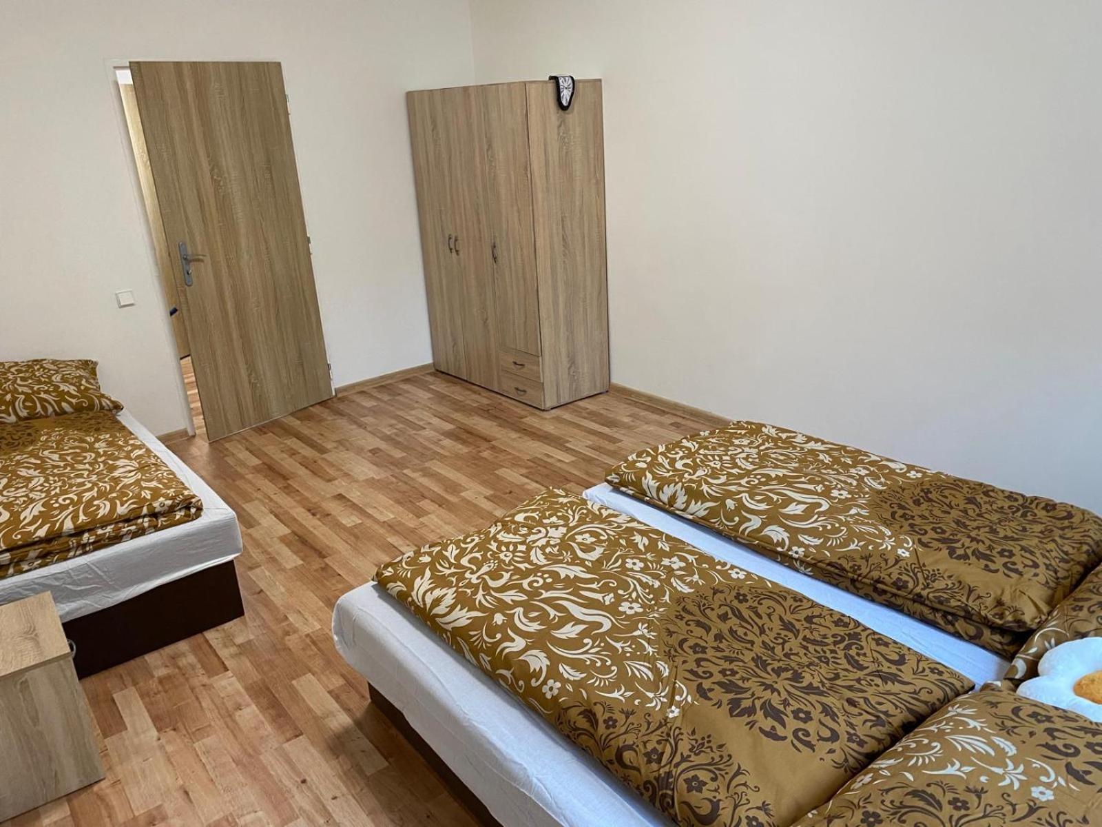 Apartmán ve městě Ostrov pro 3 osoby