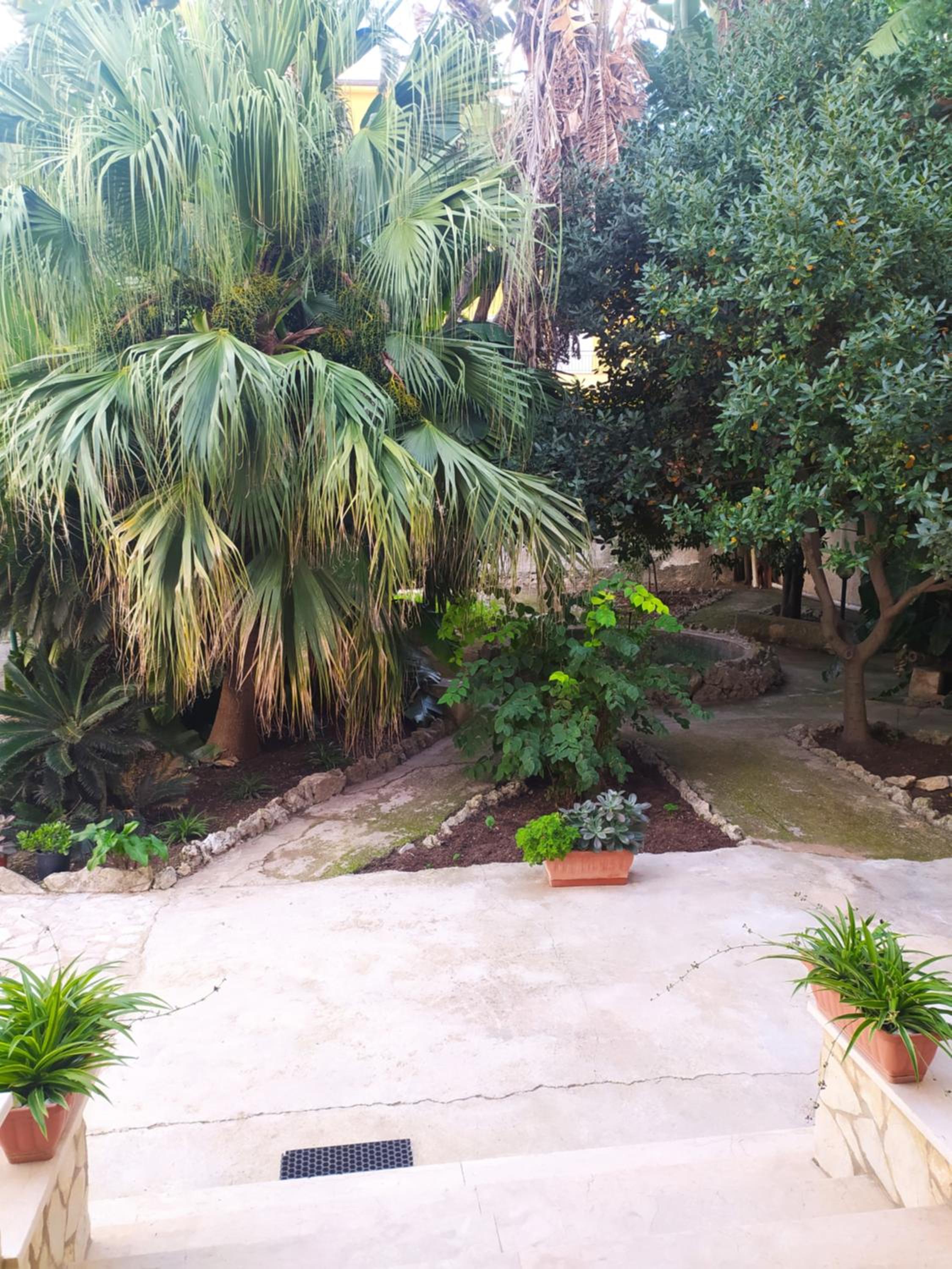 La Rugiada-con giardino e parcheggio moto privato