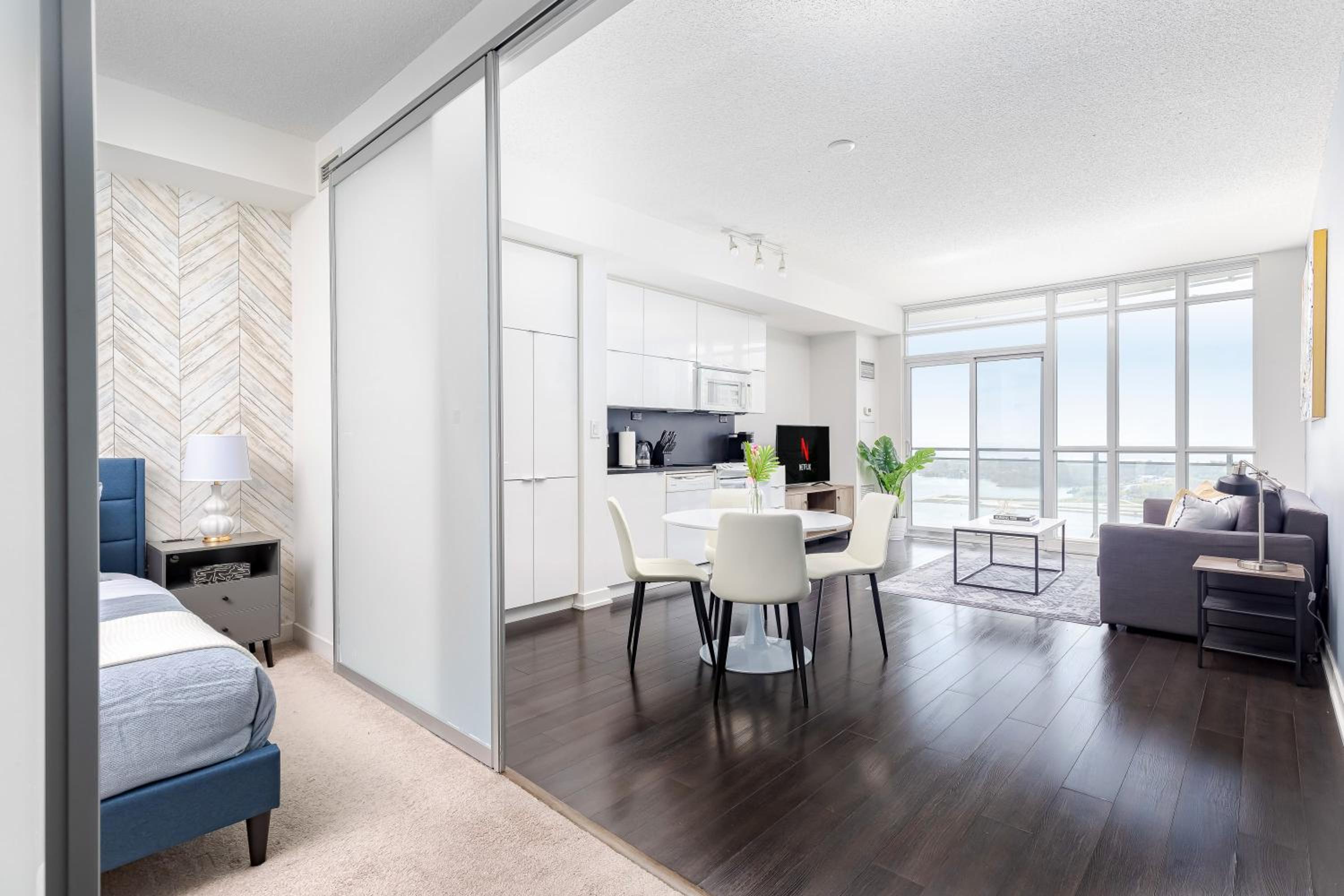 Lovely Condo by Rogers Centre