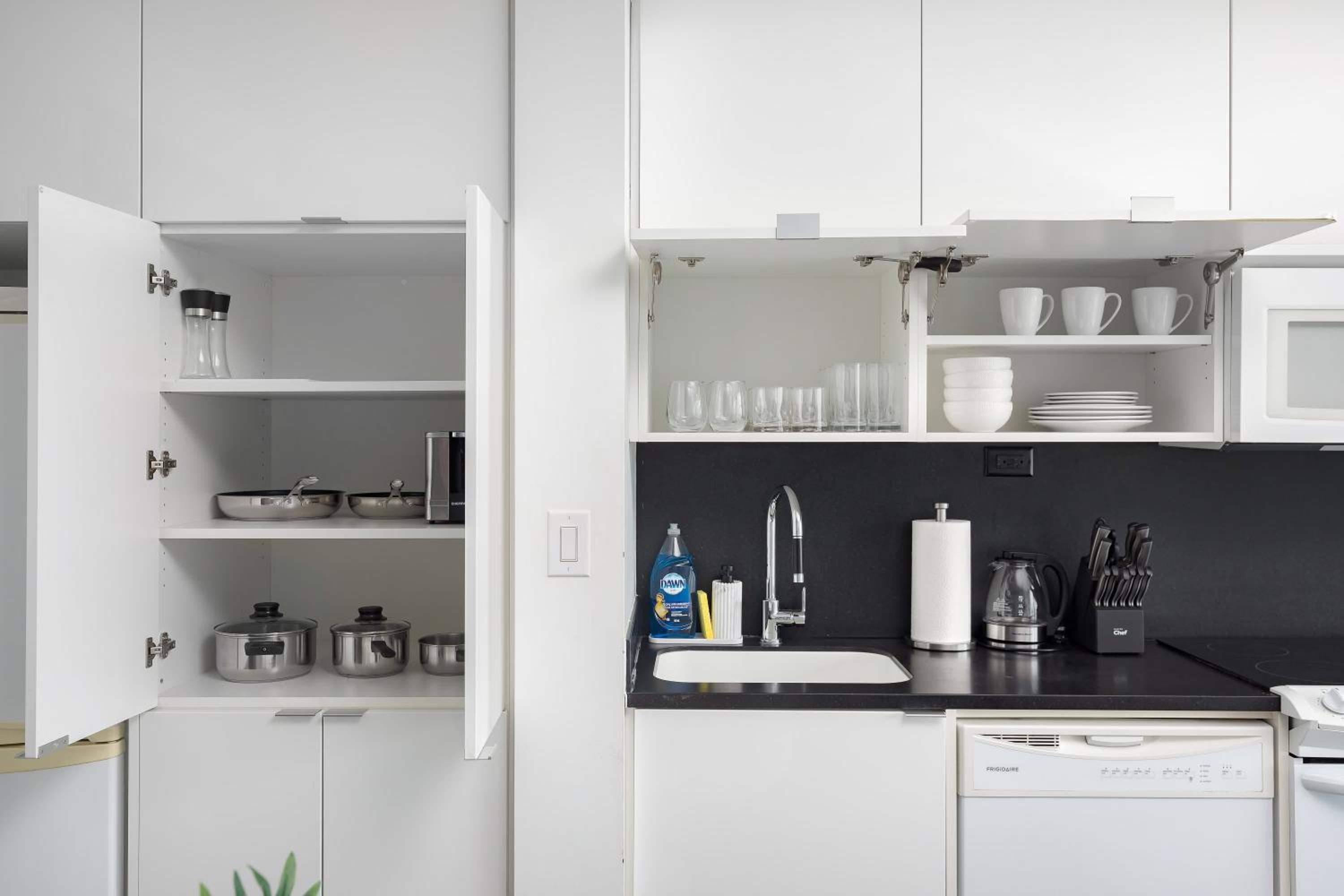 Lovely Condo by Rogers Centre