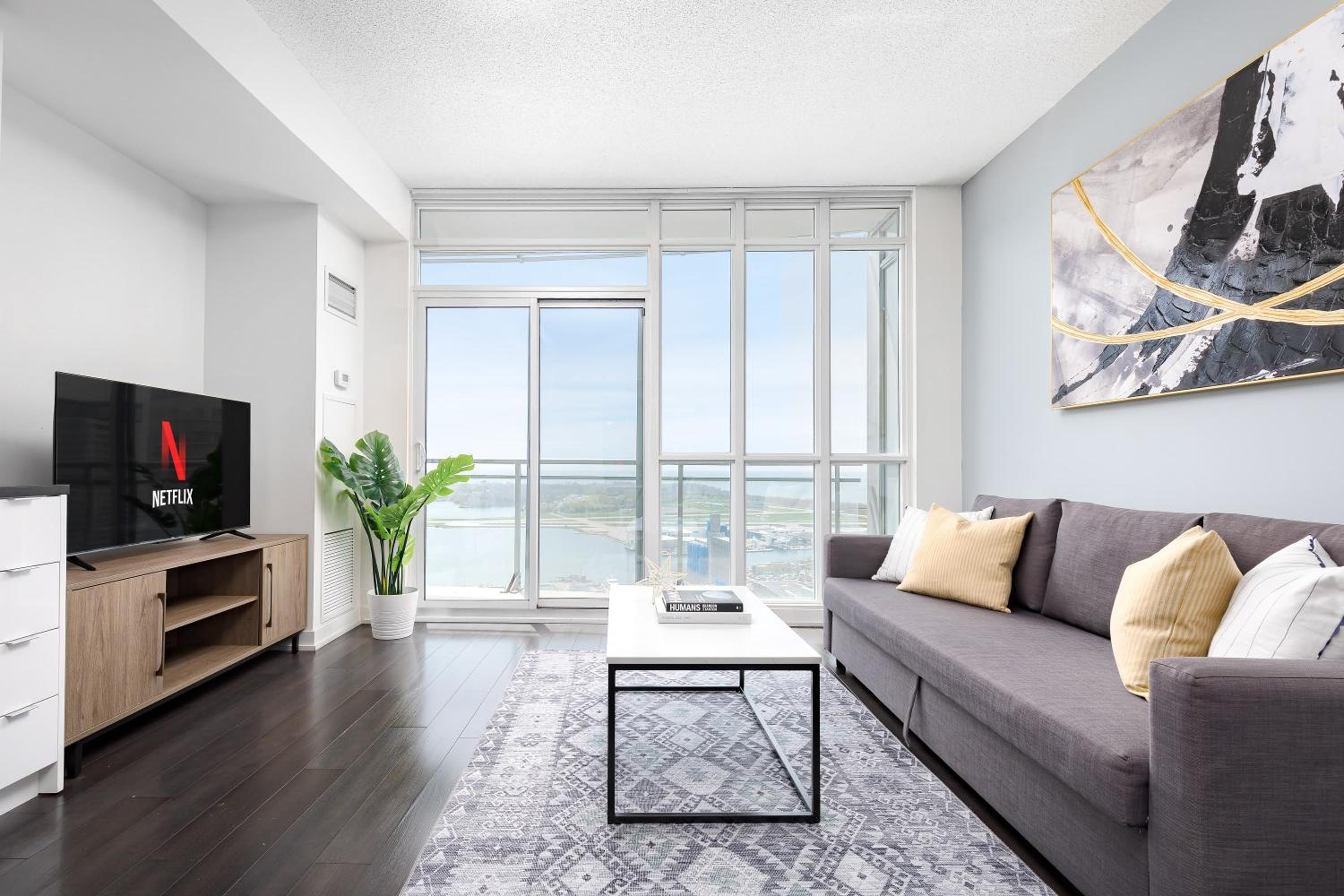 Lovely Condo by Rogers Centre