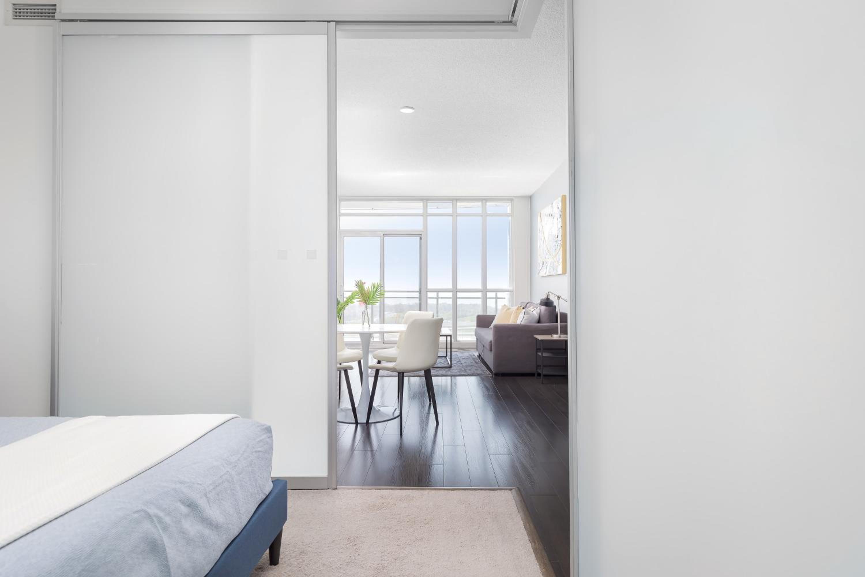 Lovely Condo by Rogers Centre