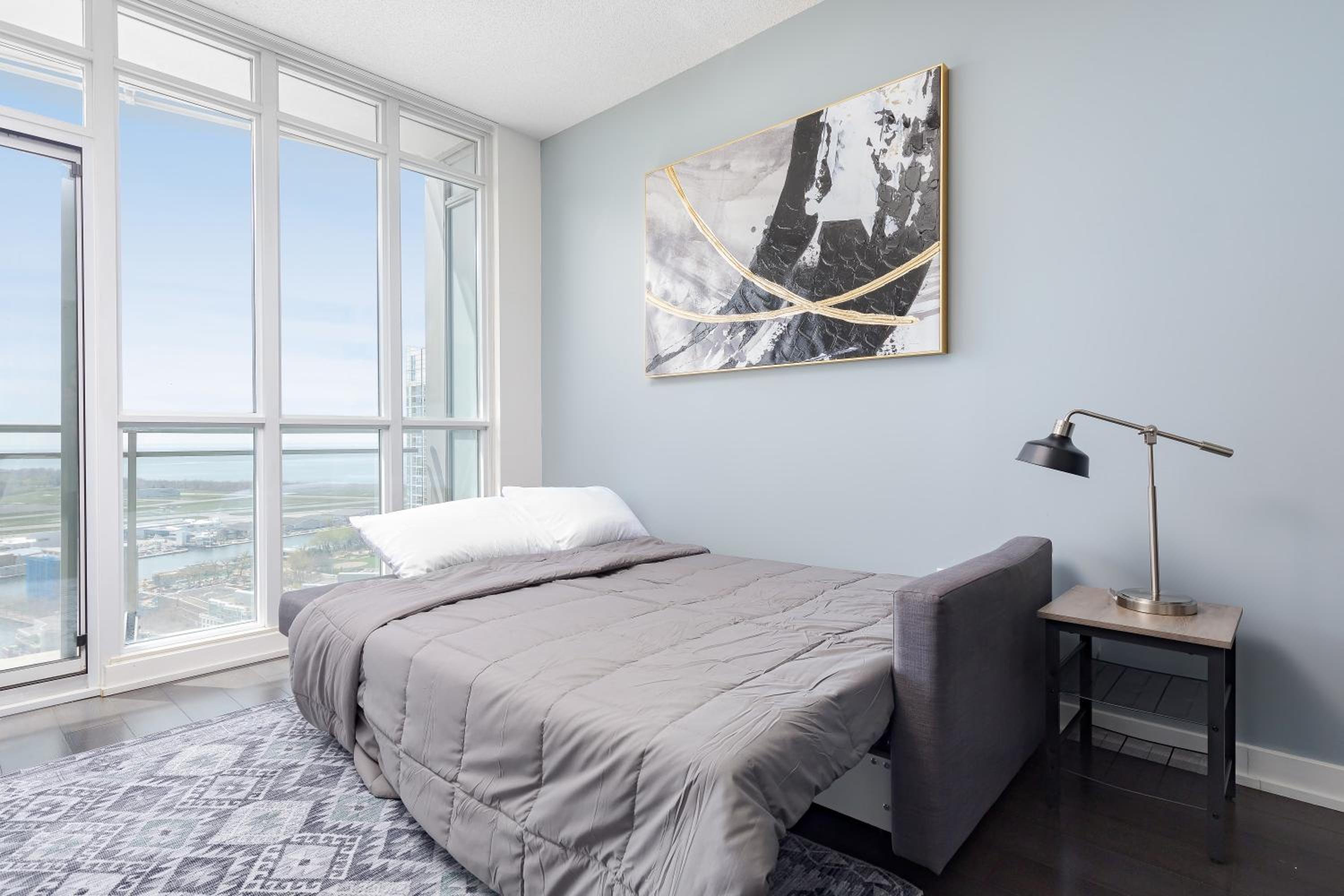 Lovely Condo by Rogers Centre