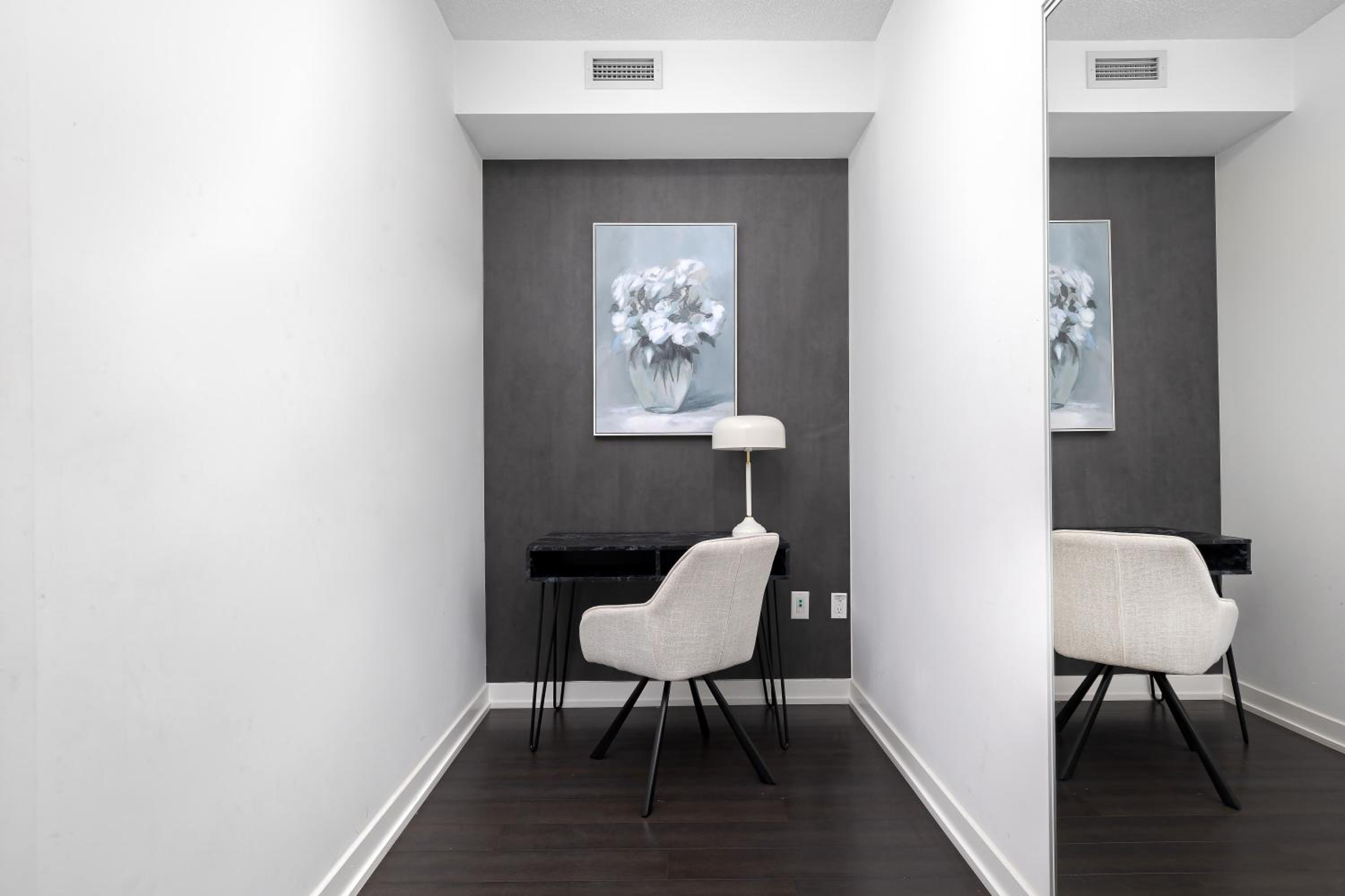 Lovely Condo by Rogers Centre