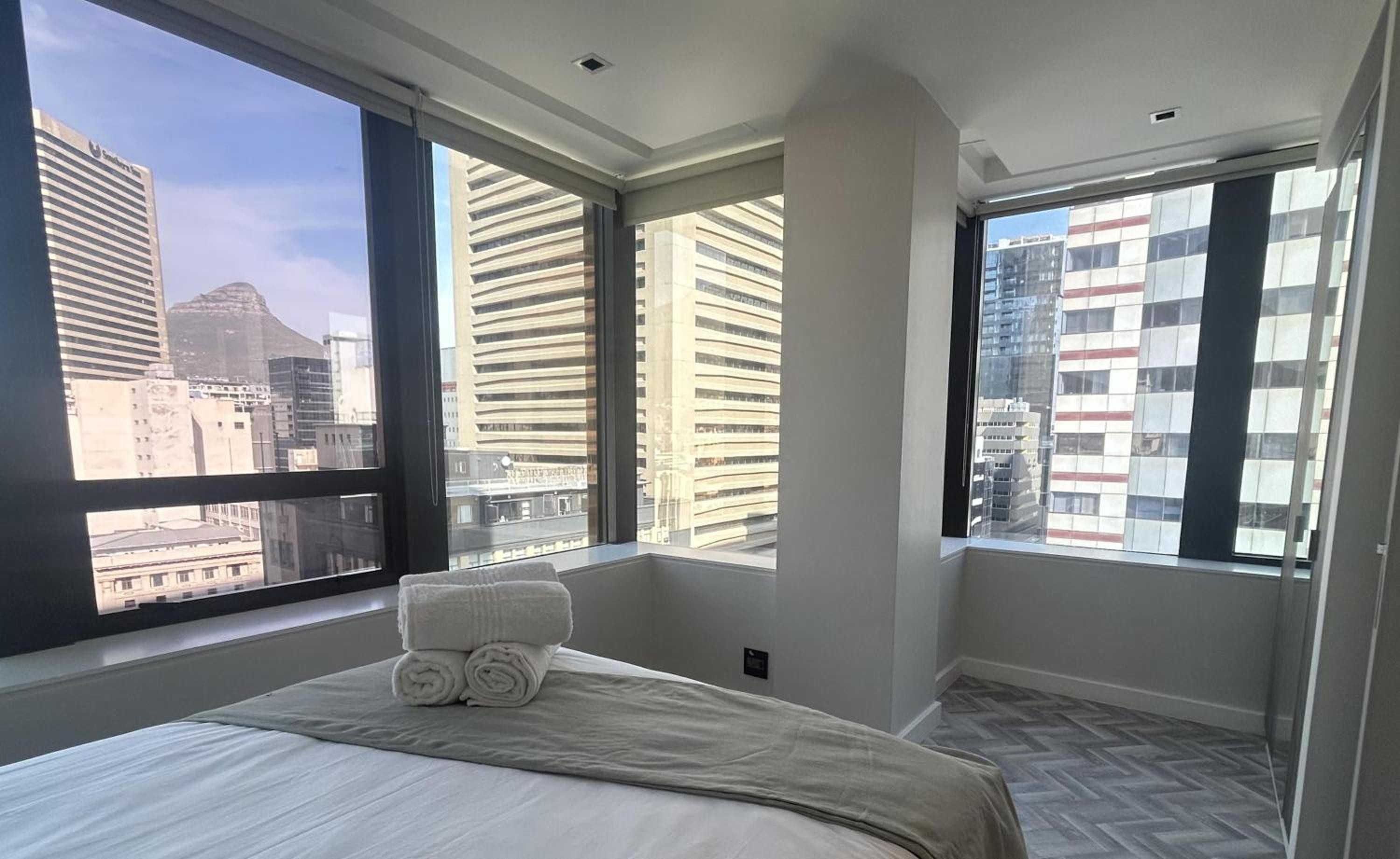 Lux City Suite - Near CTICC and V&A view 4