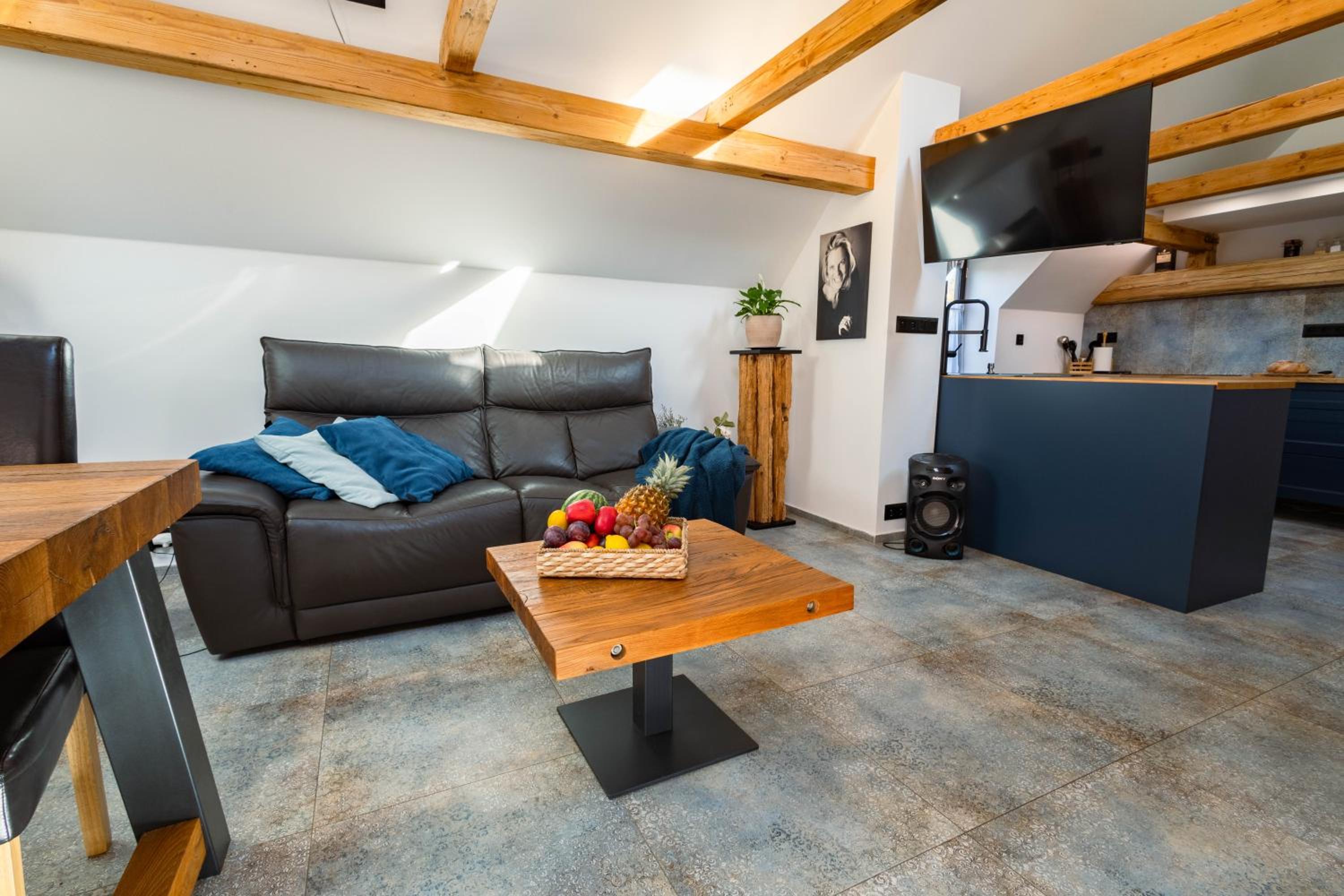 Podkrovní stylový mezonetový apartmán