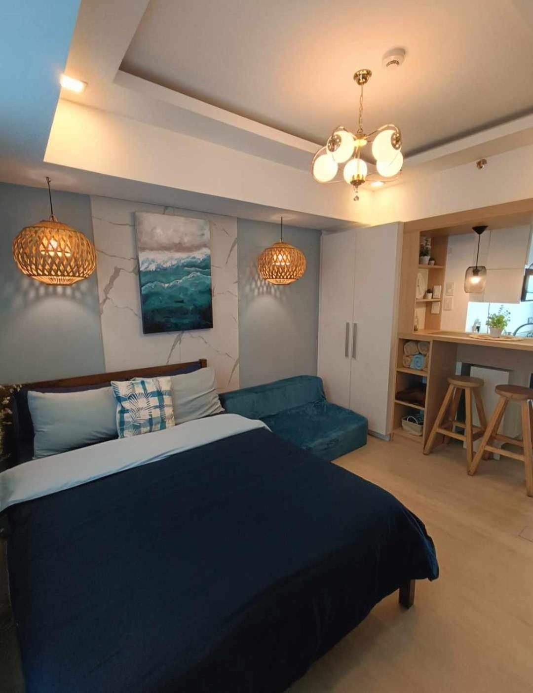 Rienzi's Hiraya at Azure North - NETFLIX,WIFI,YTpremium,Games,Washer,Kitchen,HIghFloor, PRIVATE BALCONY view 2
