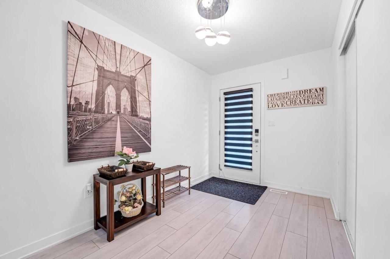 Ritzy 3BR Home with Balcony Near Burlington Pier