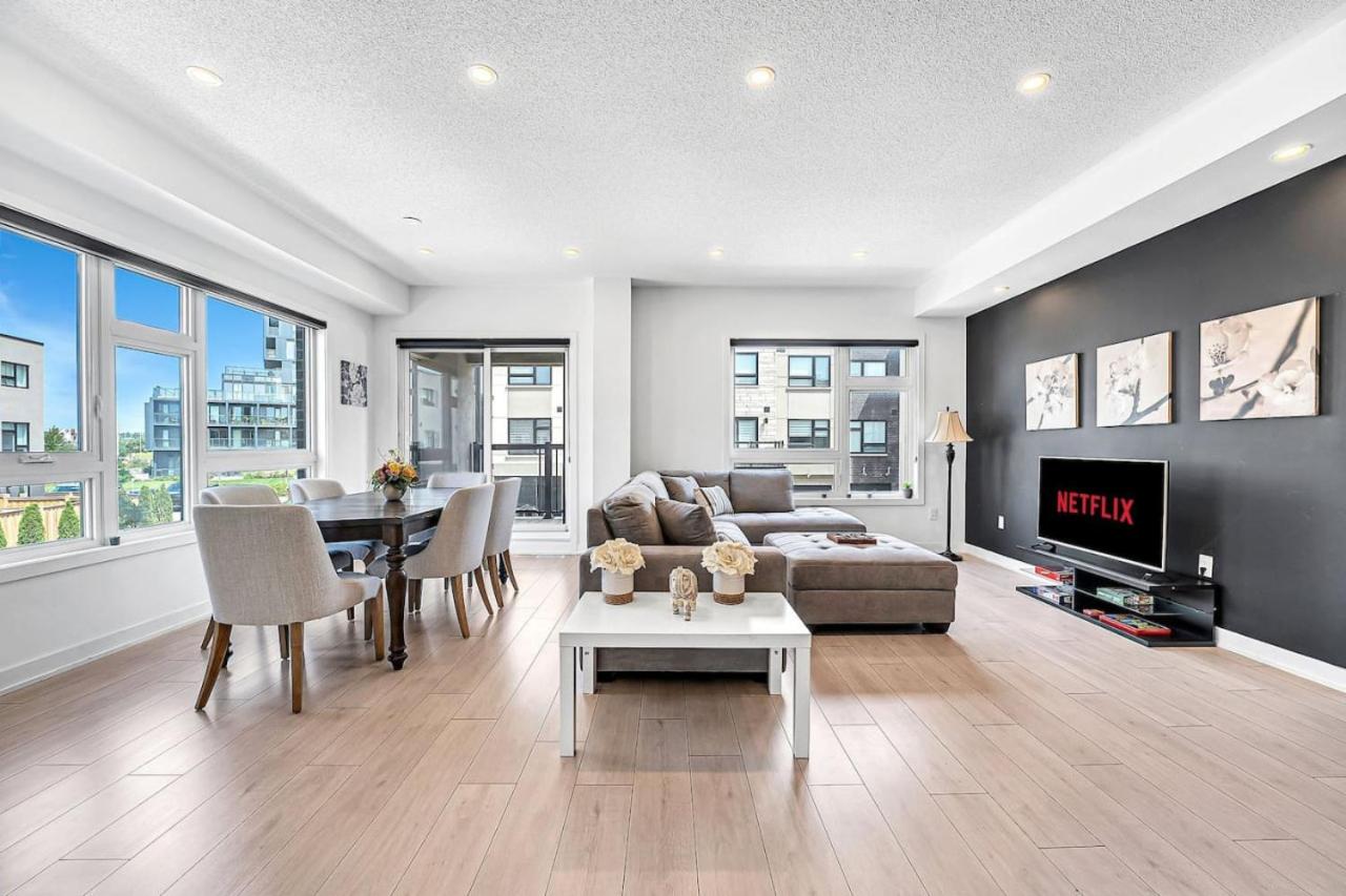 Ritzy 3BR Home with Balcony Near Burlington Pier