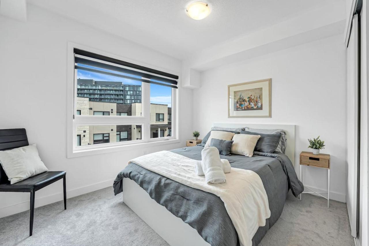 Ritzy 3BR Home with Balcony Near Burlington Pier