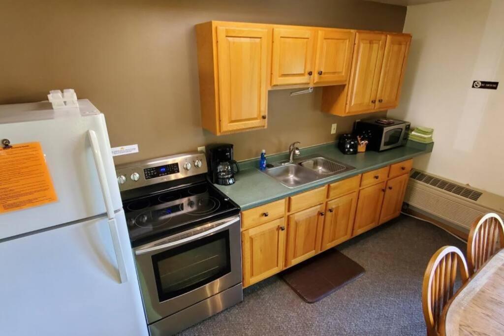 2 Bedroom Walleye Villa In Voyageurs National Park view 4