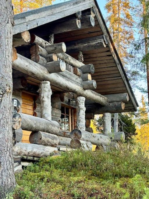 Viehättävä kelomökki Rukalla