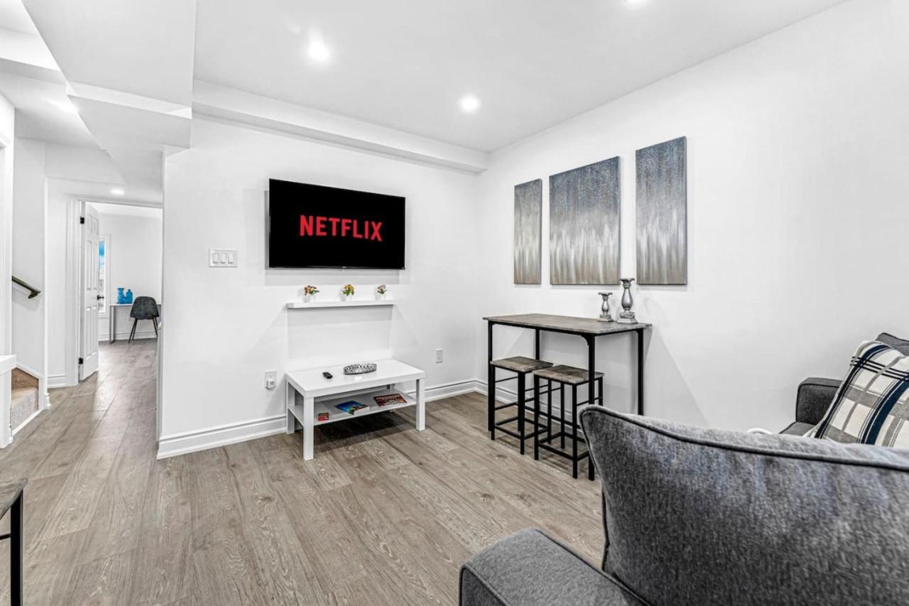Elegant 3BR Home Near Hospitals Tims Field QEW